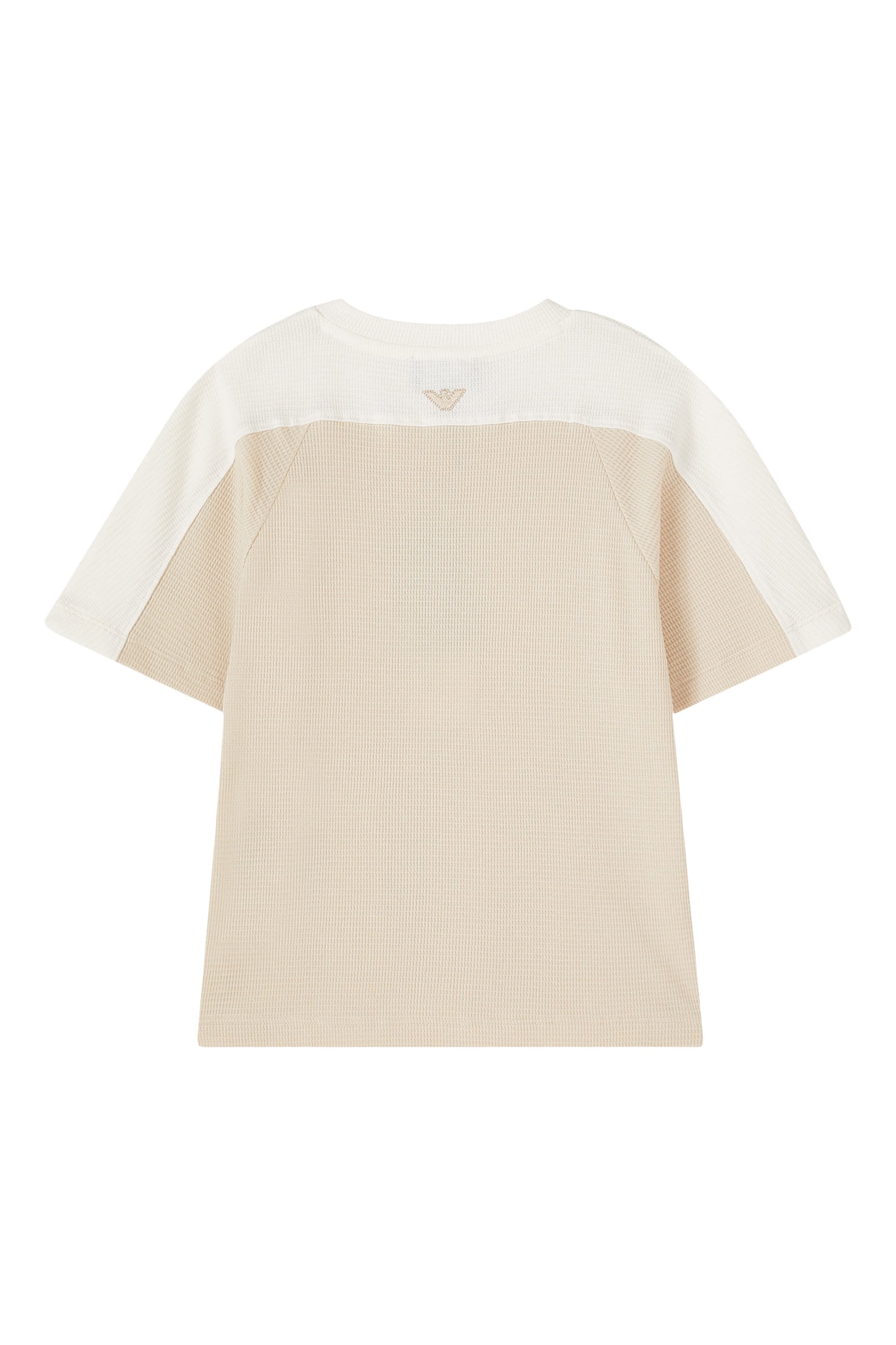 تيشيرت بشعار الماركة للأطفال