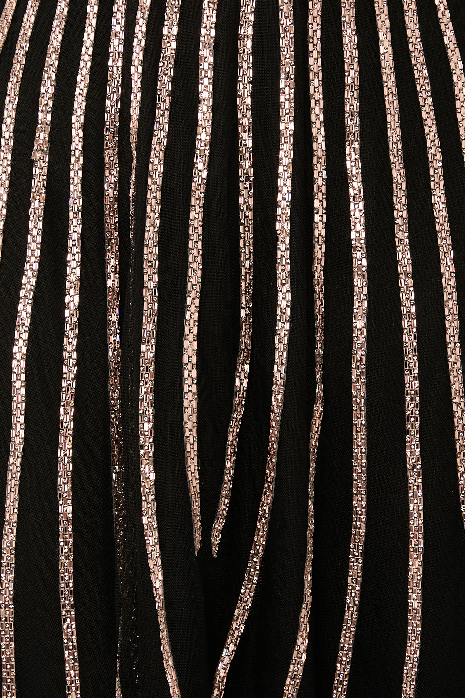 فستان سهرة مخطط بأكمام طويلة