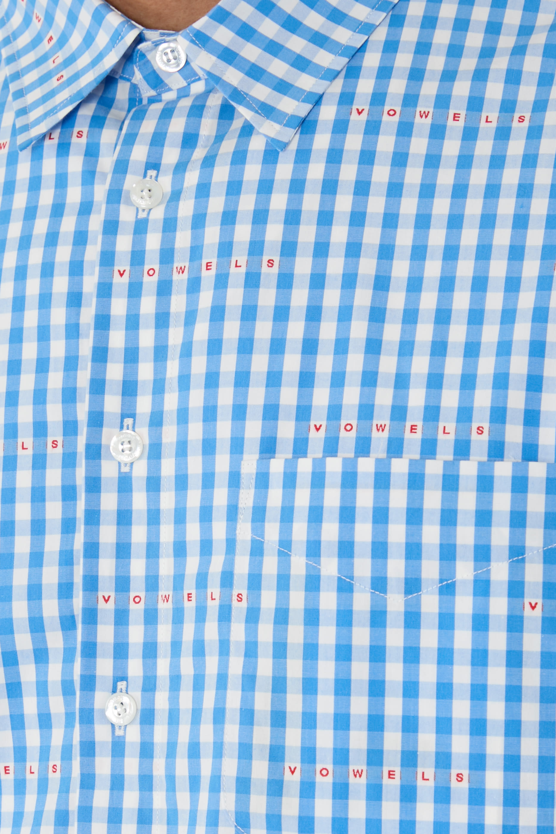 قميص بنقشة مربعات صغيرة