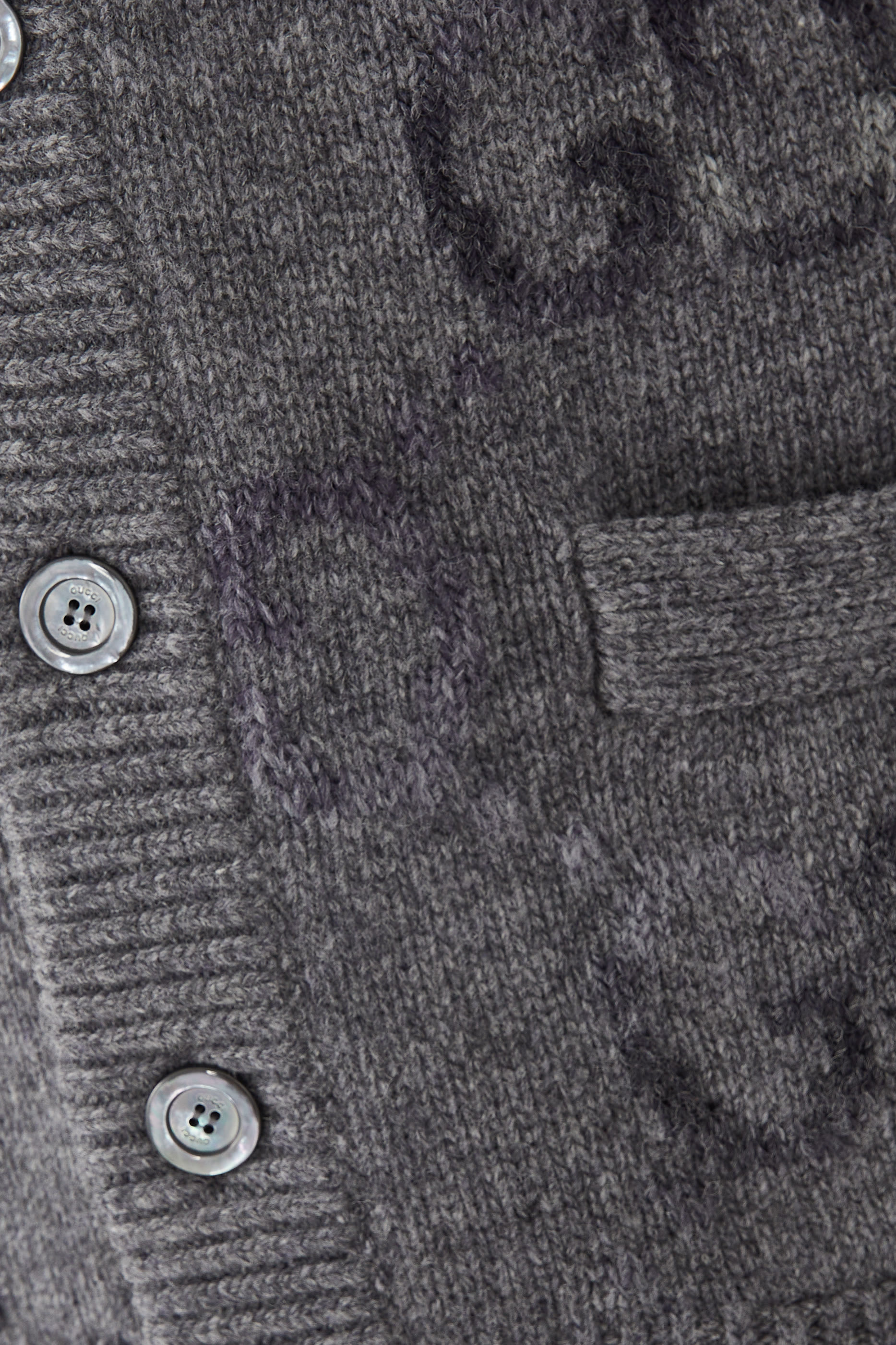 كارديجان صوف بحياكة إنتارسيا بشعار الماركة