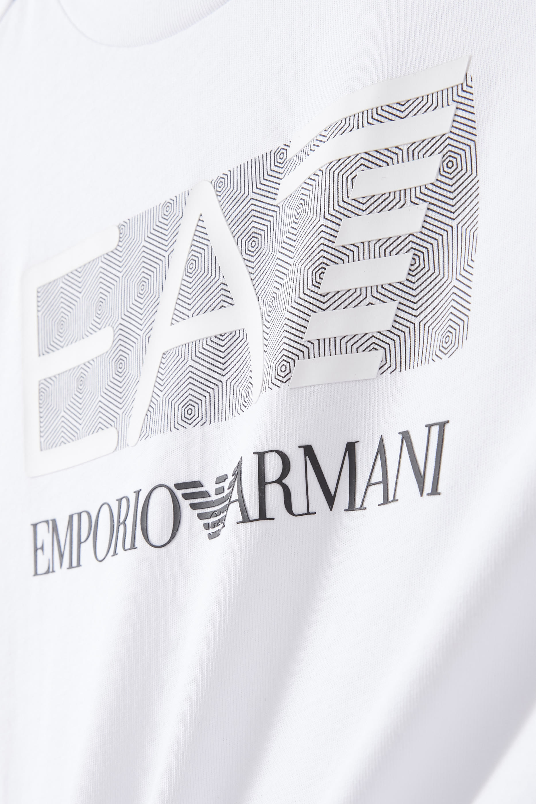 تيشيرت بشعار الماركة للأطفال