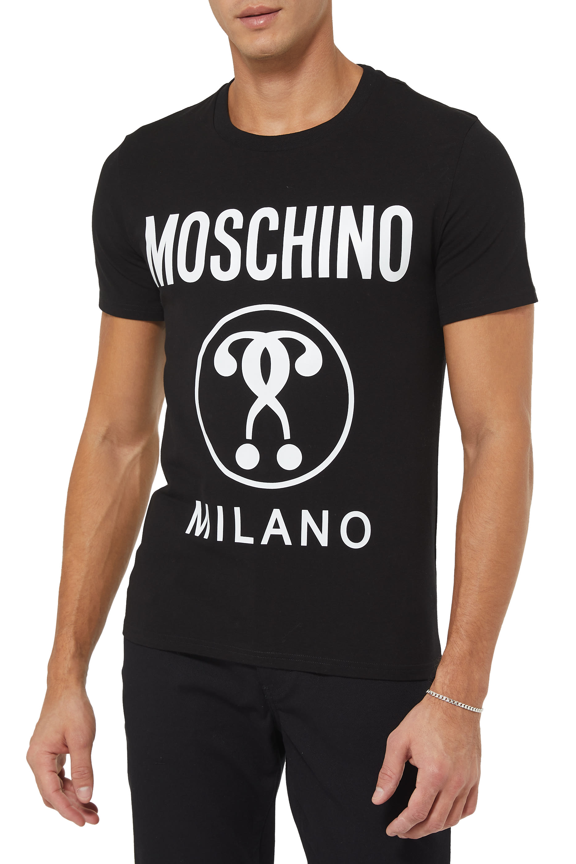 تي شيرت بقصة ضيقة بعلامتي الاستفهام وشعار الماركة