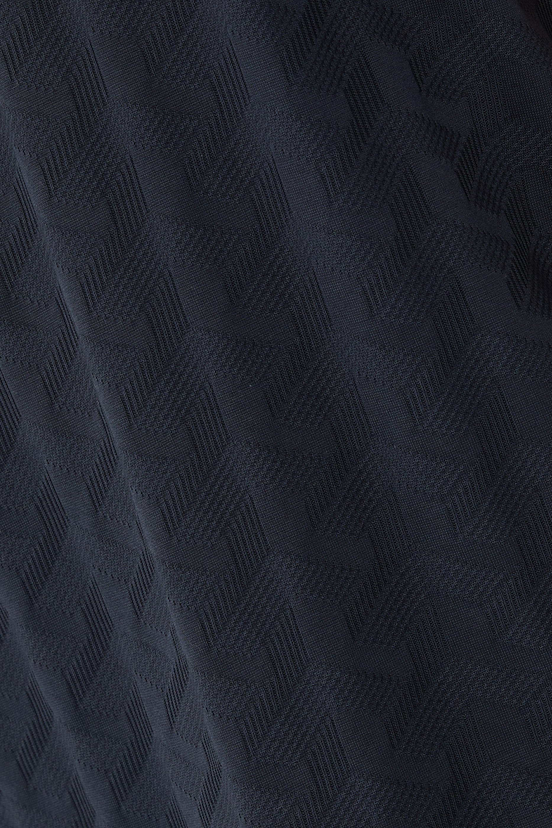 تيشيرت بنقشة جاكار عاكسة