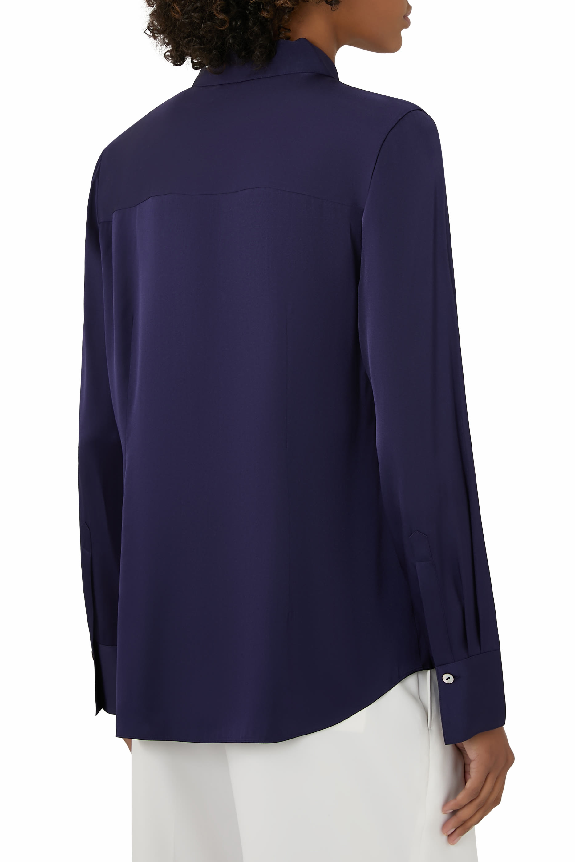 قميص كلاسيكي بقصة ضيقة