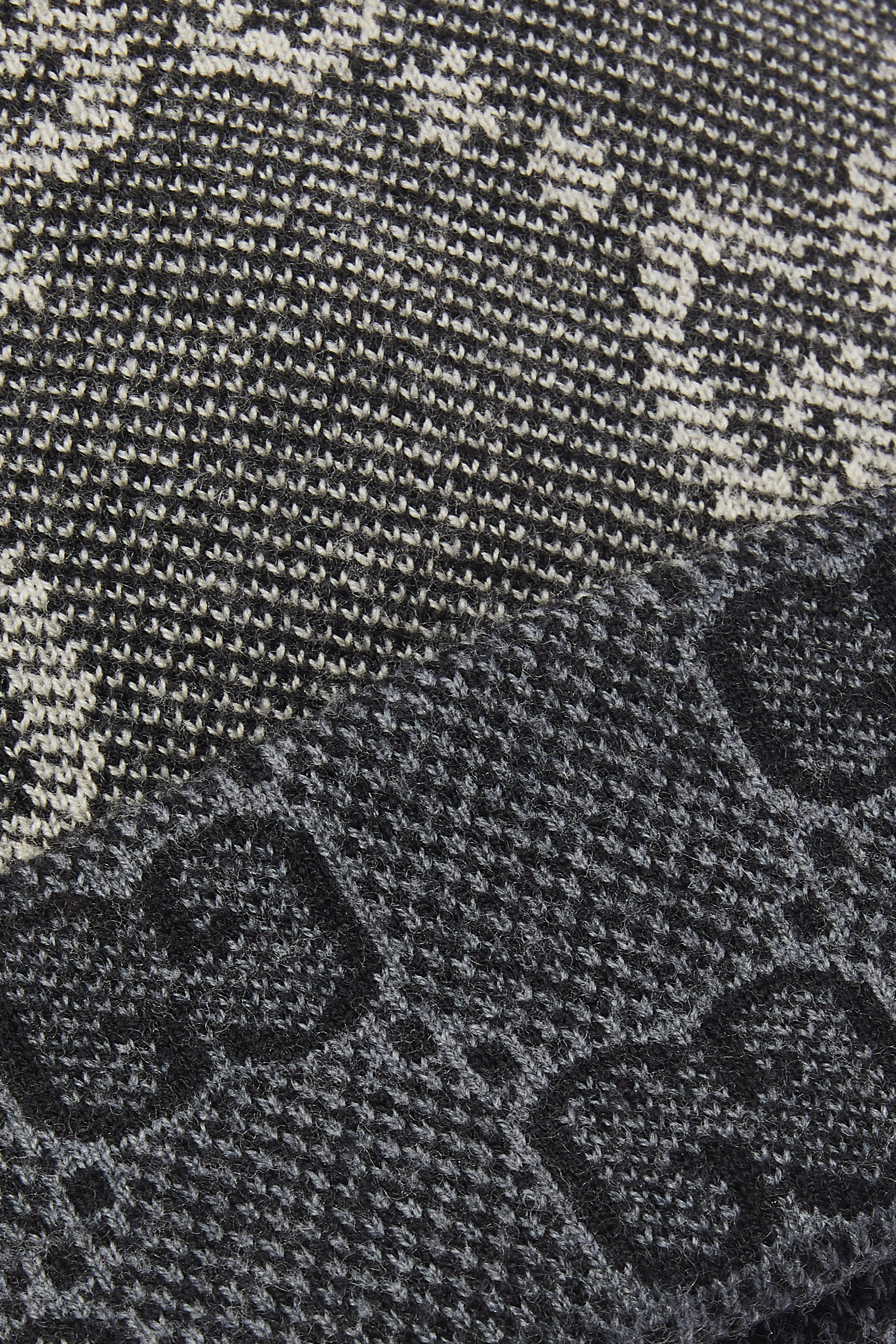 قبعة بيني منسوجة بنقشة حروف شعار الماركة مزدوجة