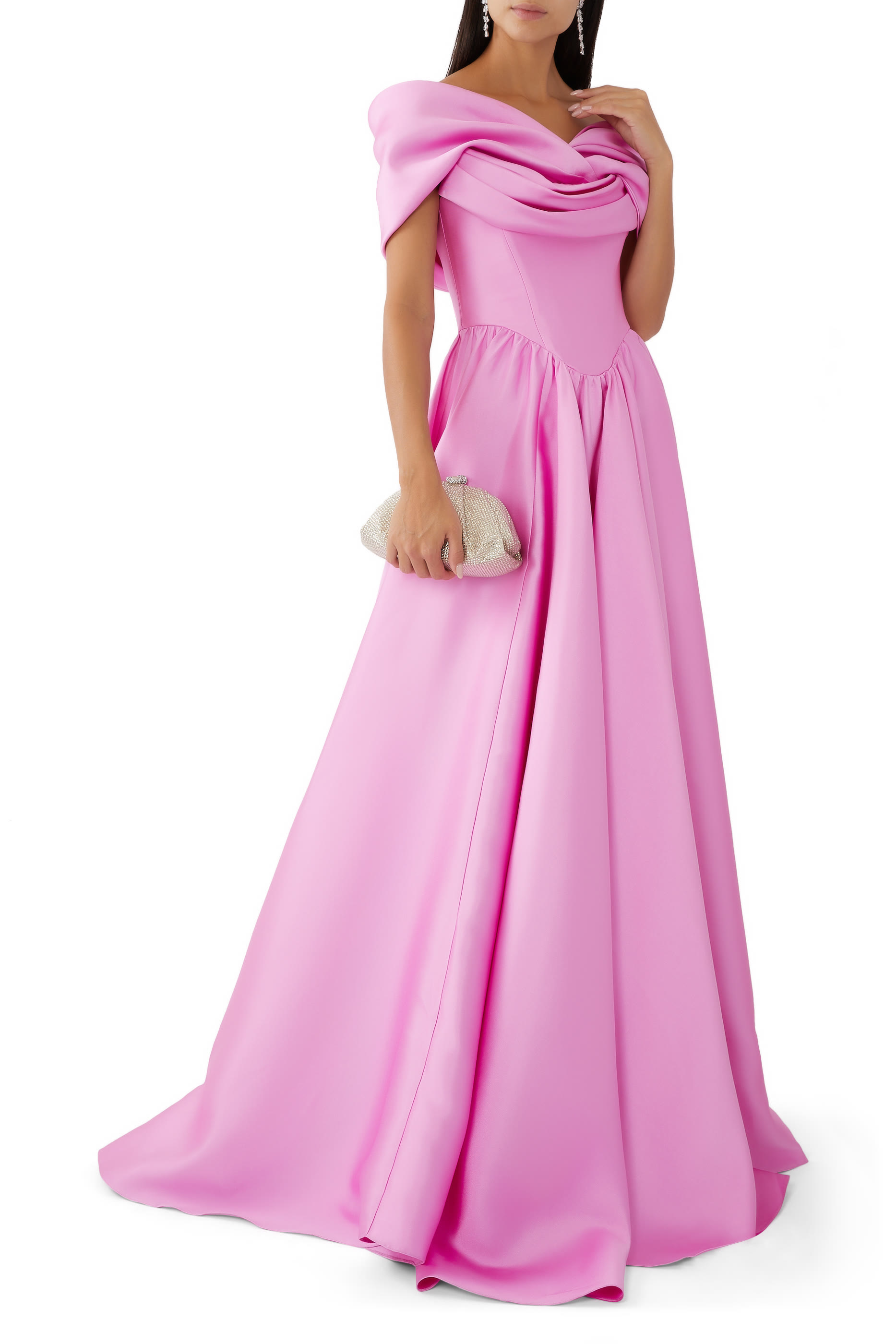 فستان سهرة علياء ميكادو