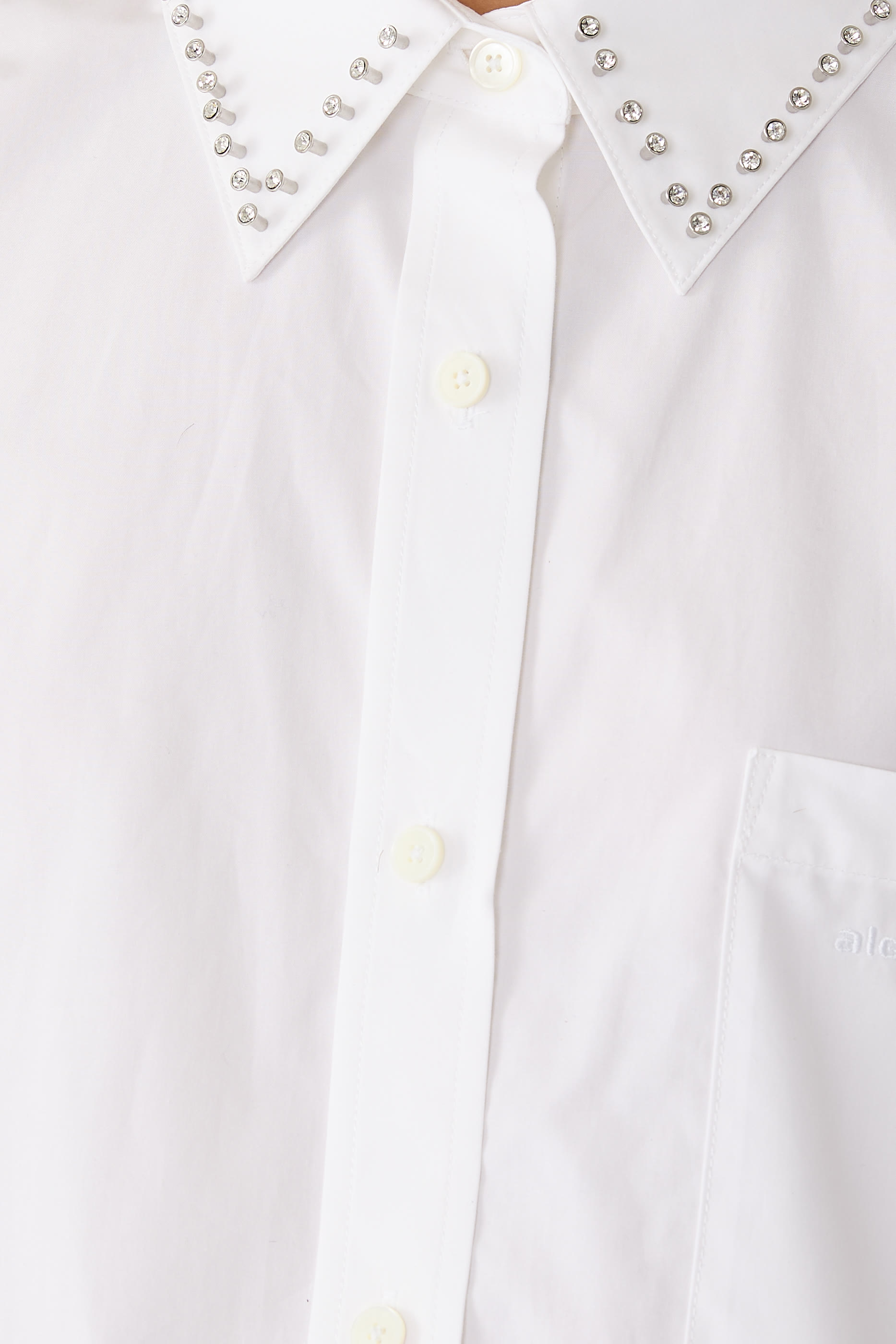 قميص بقصة قصيرة مزين بكريستال