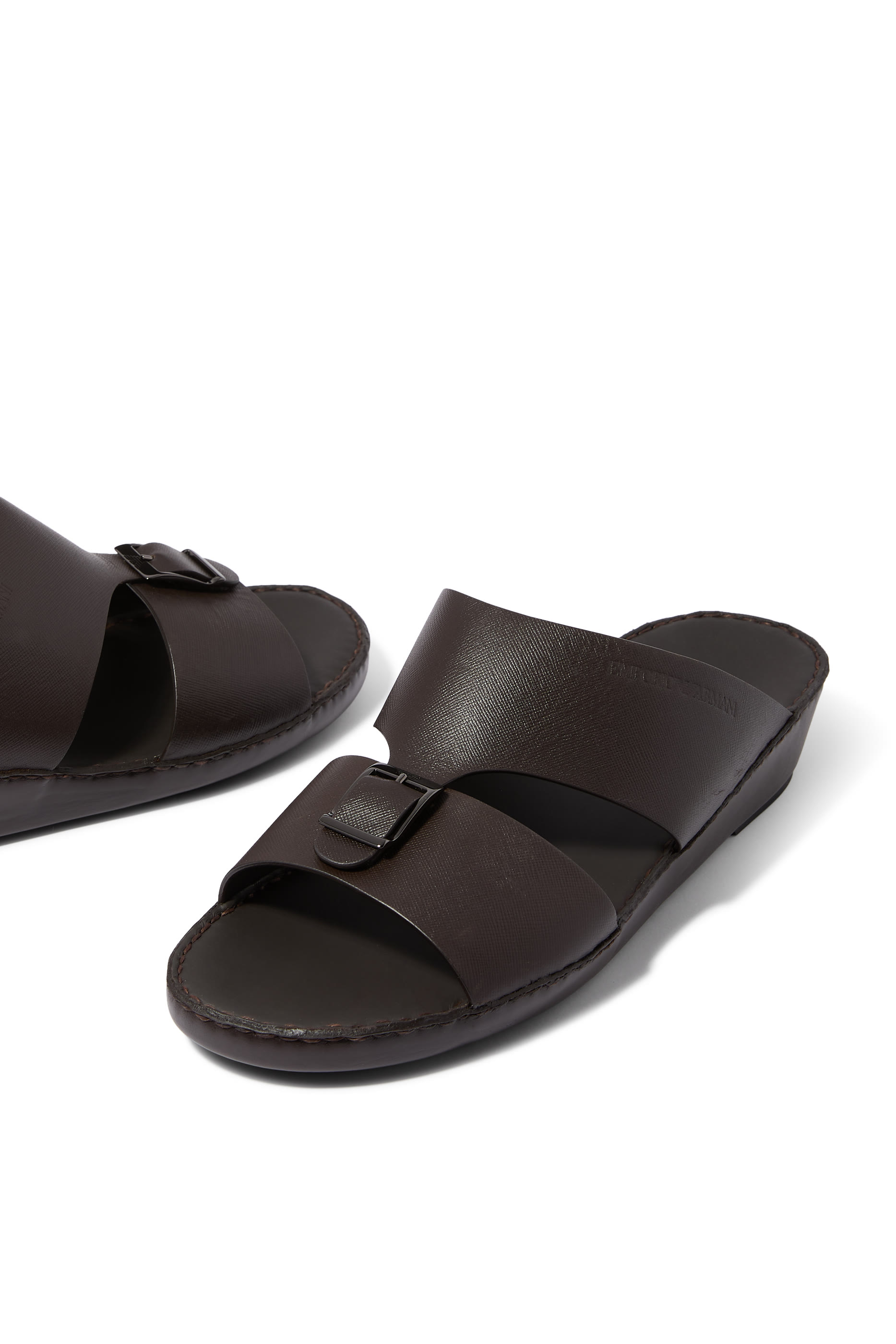 صندل بإبزيم جلد