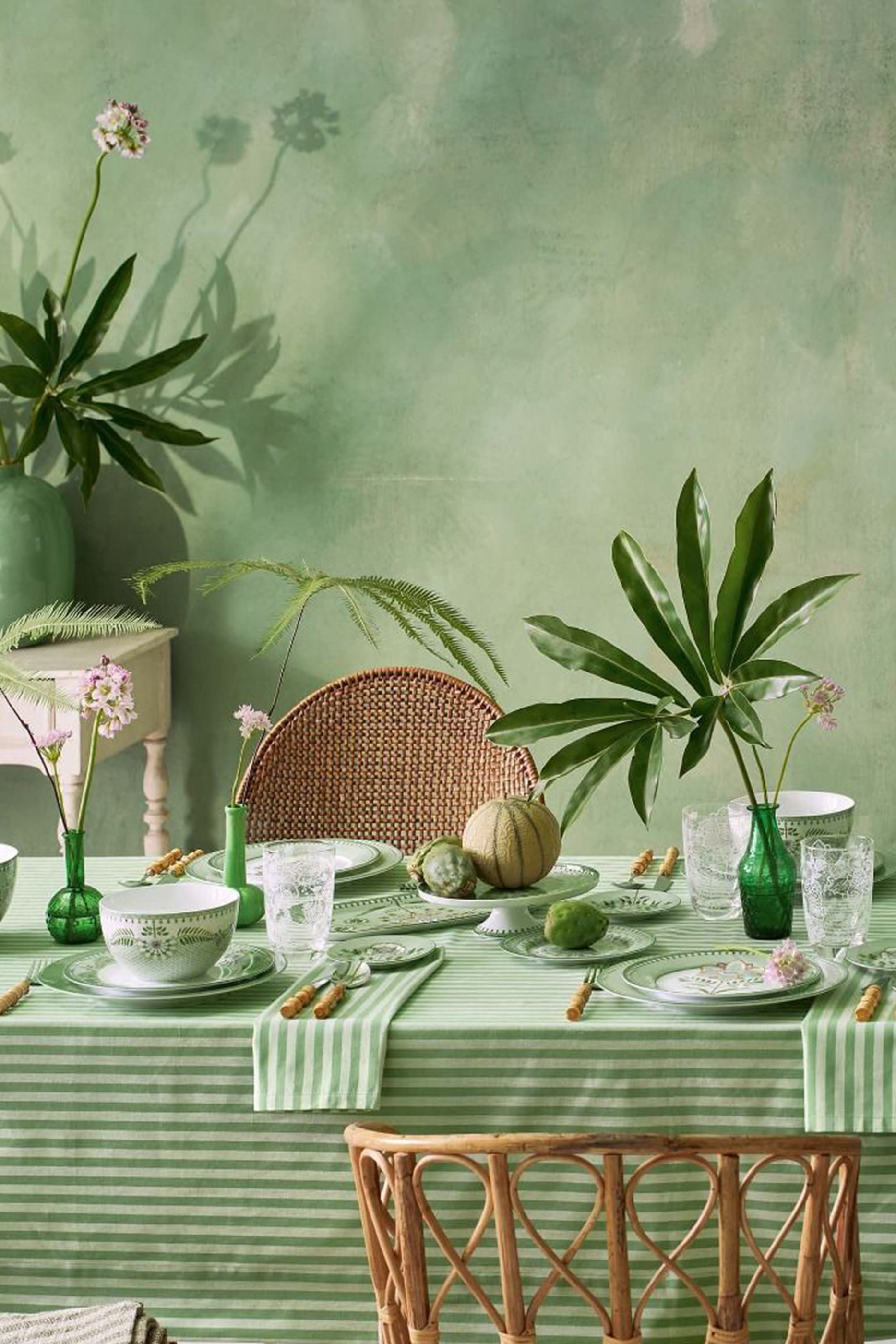 طبق سفلي مون ديلايت بنقشة ليلي  أند لوتس