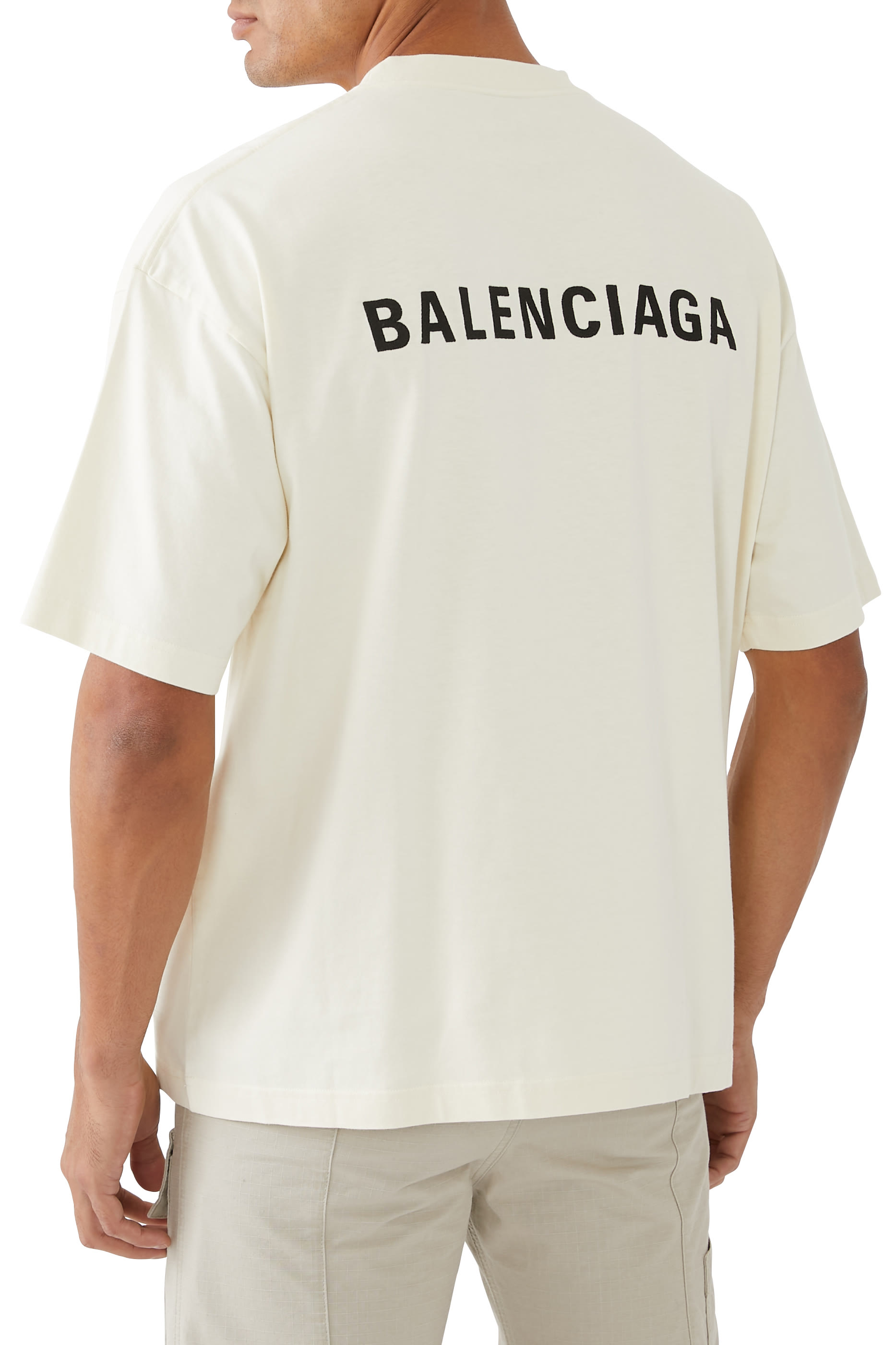 تيشيرت بطبعات شعار الماركة