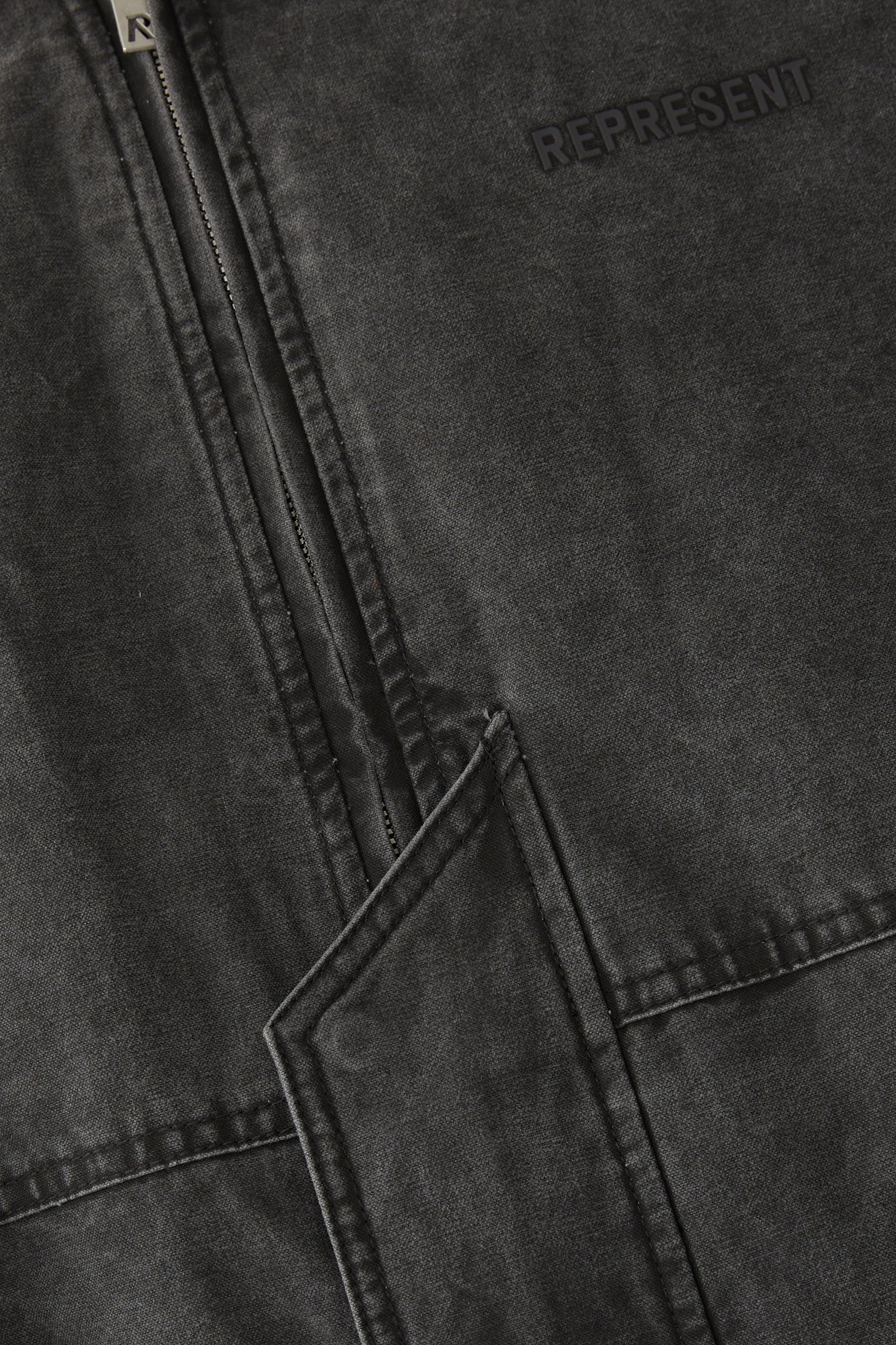 جاكيت بومبر بأكمام مدمجة