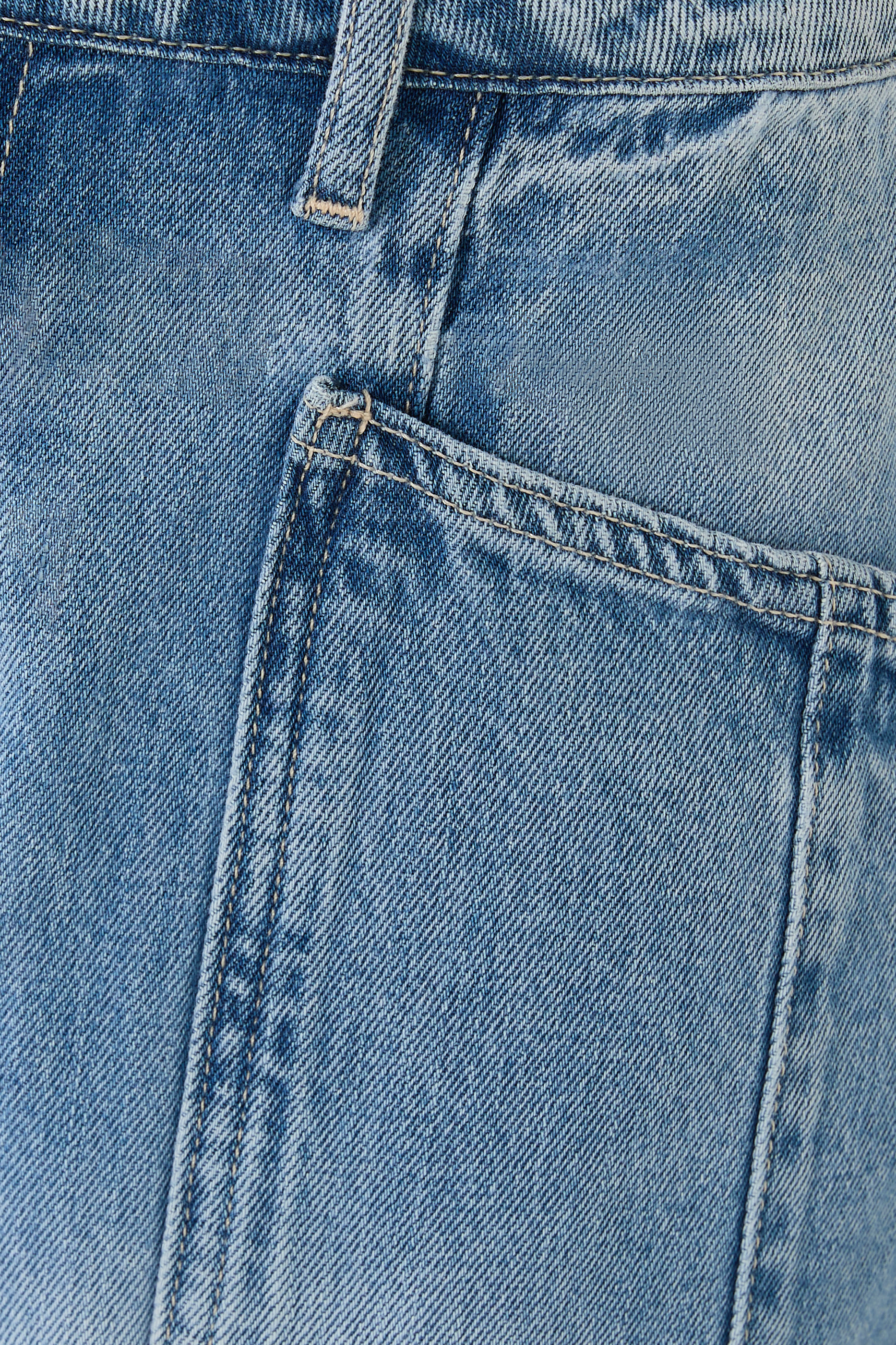 بنطال جينز كودي بقصة ساق أسطوانية