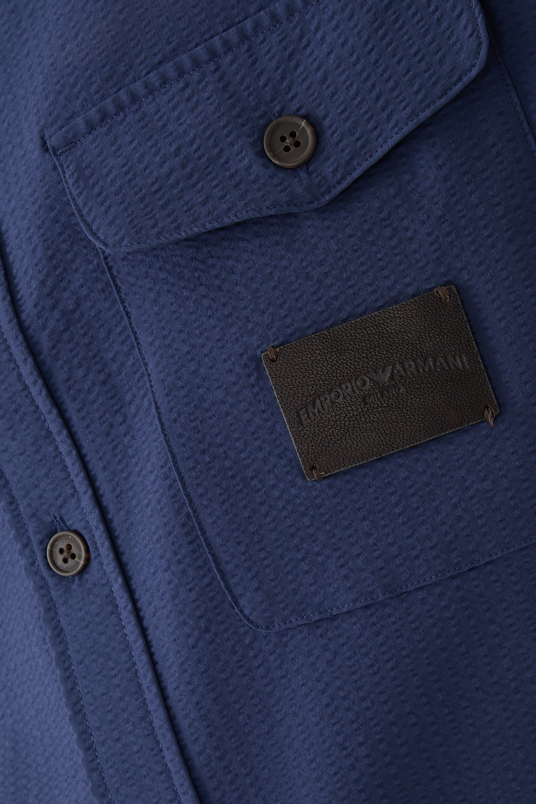 قميص برقعة شعار الماركة سيرساكر