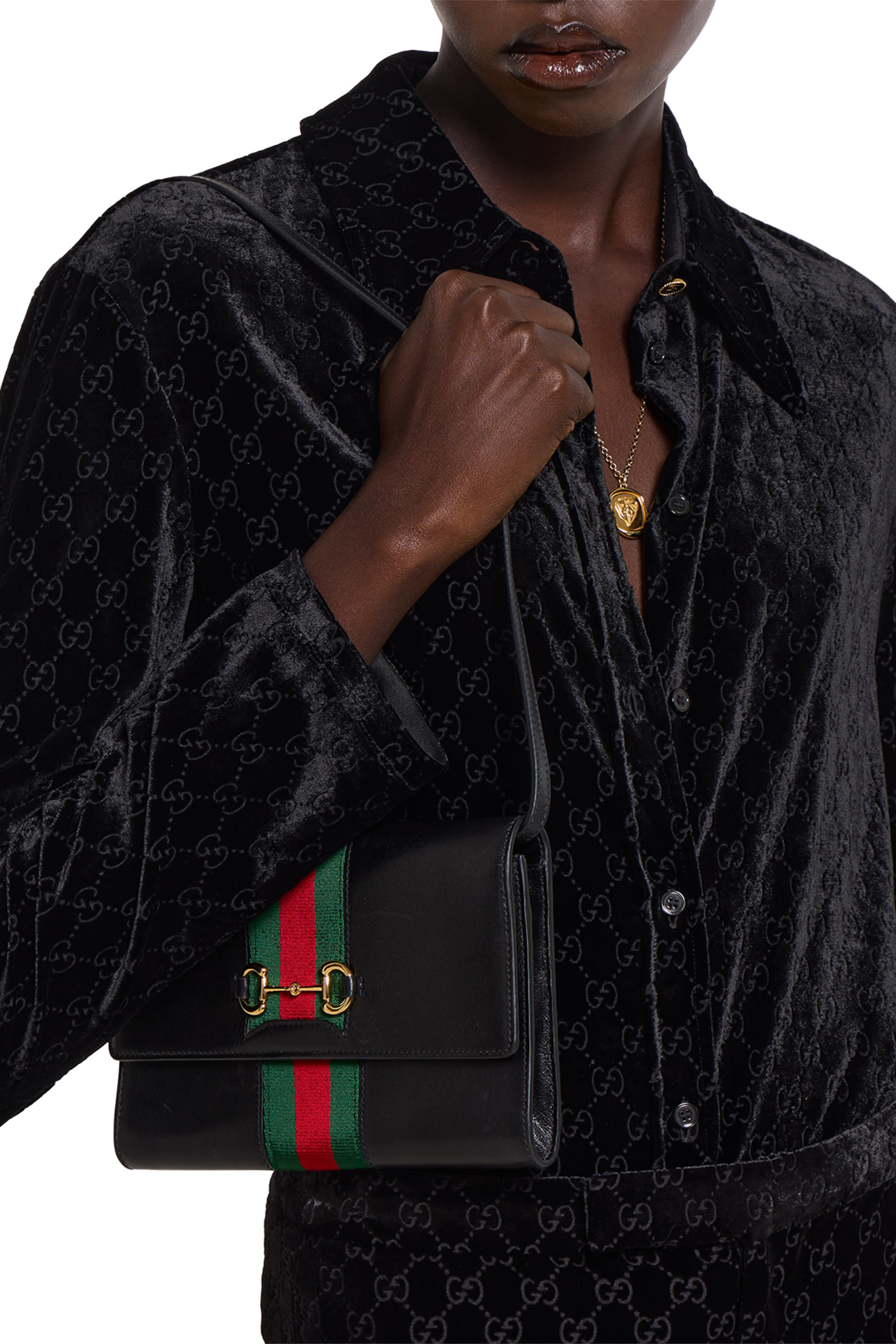 محفظة بحمالة مزينة بشريط ويب وحلية لجام الحصان