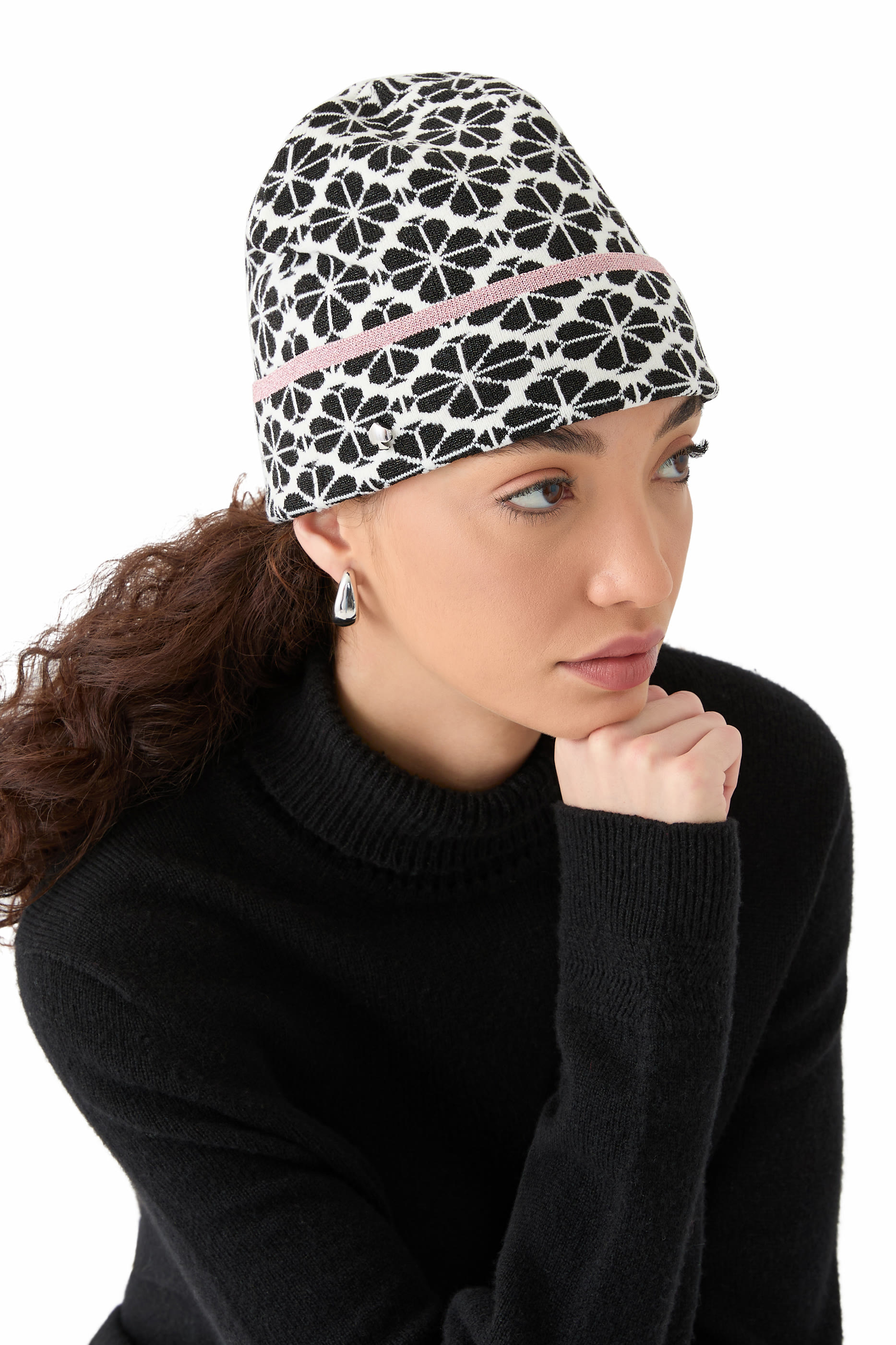 قبعة بيني سبايد مزينة بزخارف أزهار لامعة