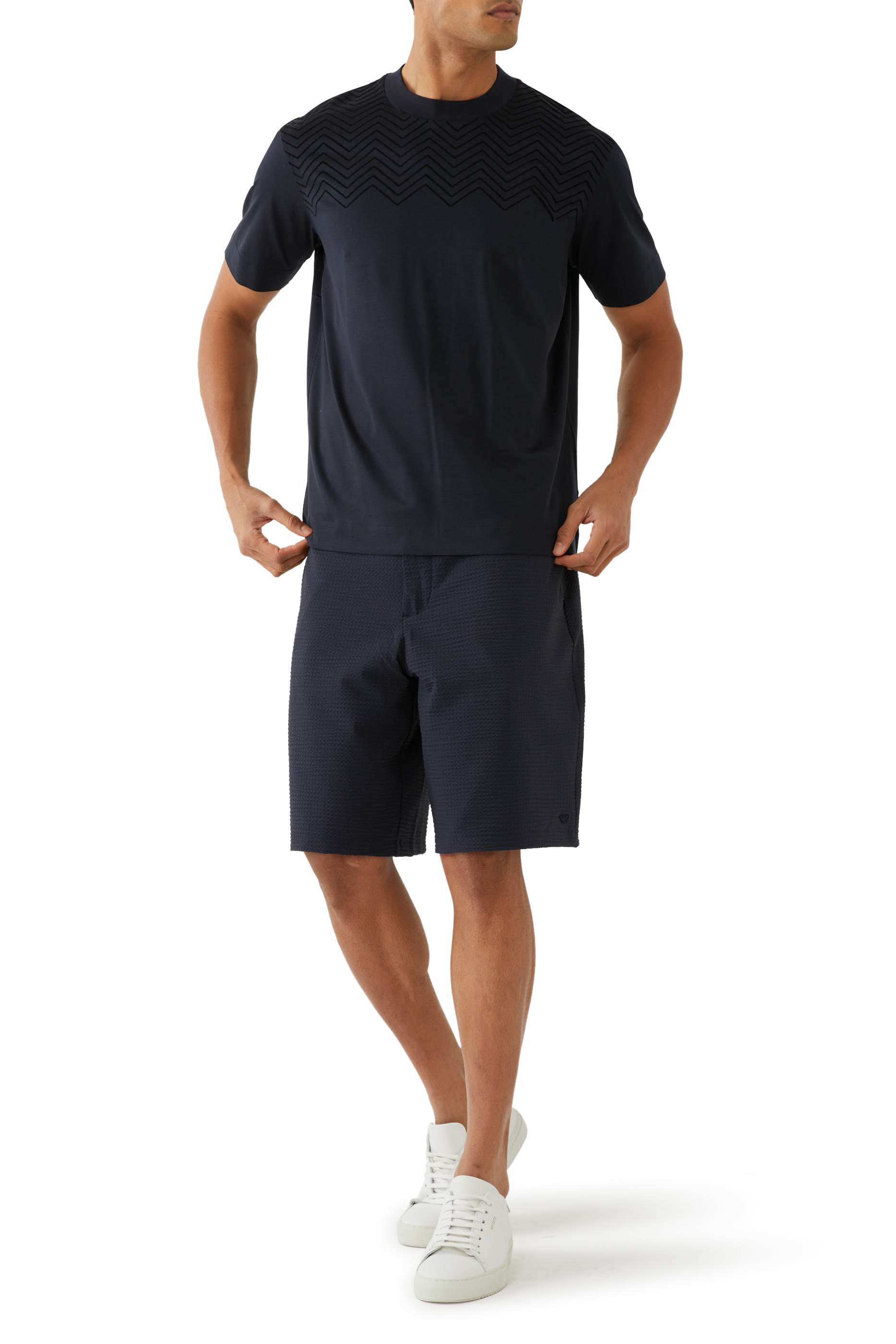 تيشيرت بتفاصيل بارزة الملمس جيرسيه وشيفرون