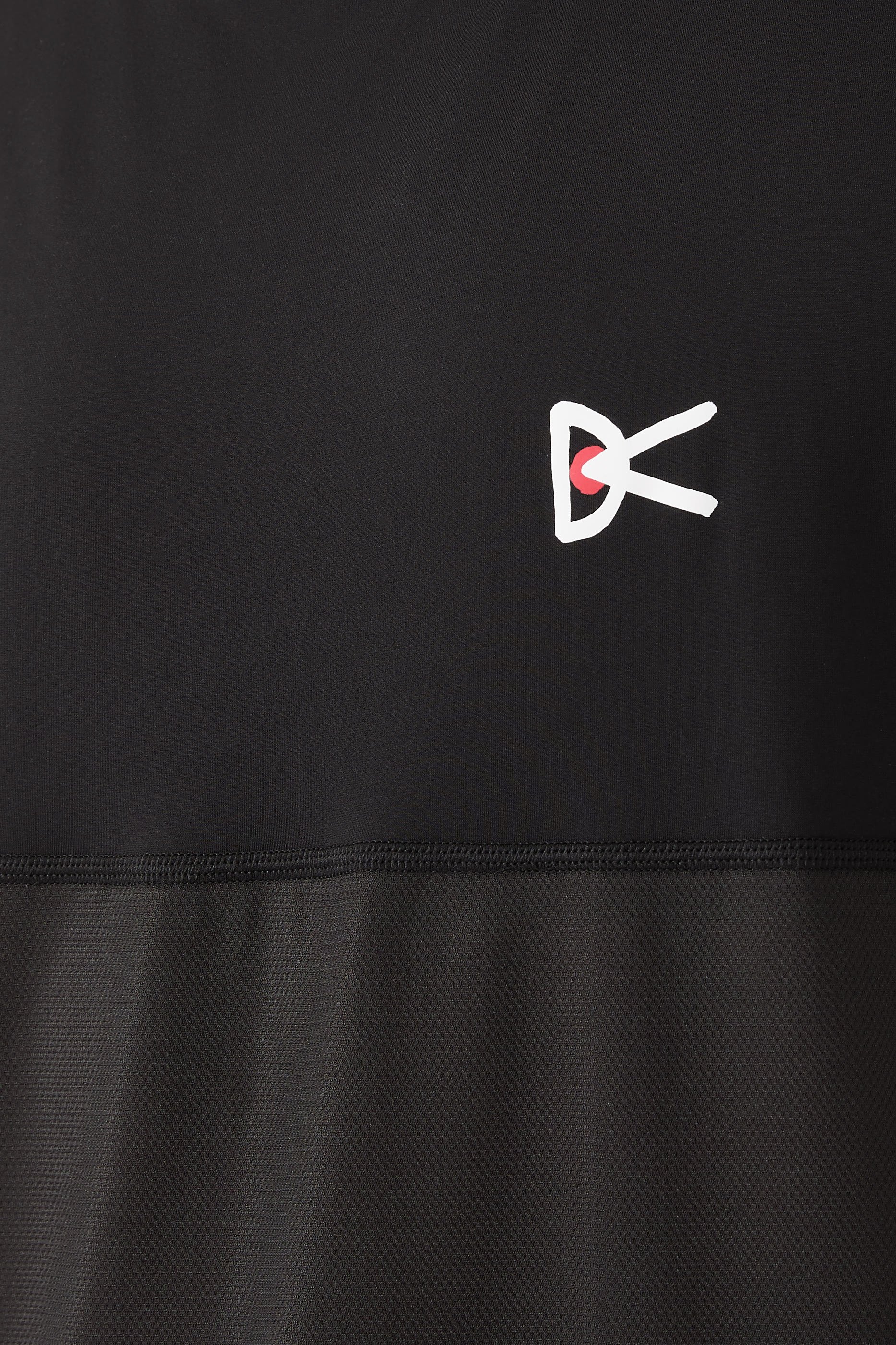 بلوزة مقسمة بأجزاء قماش مسامي