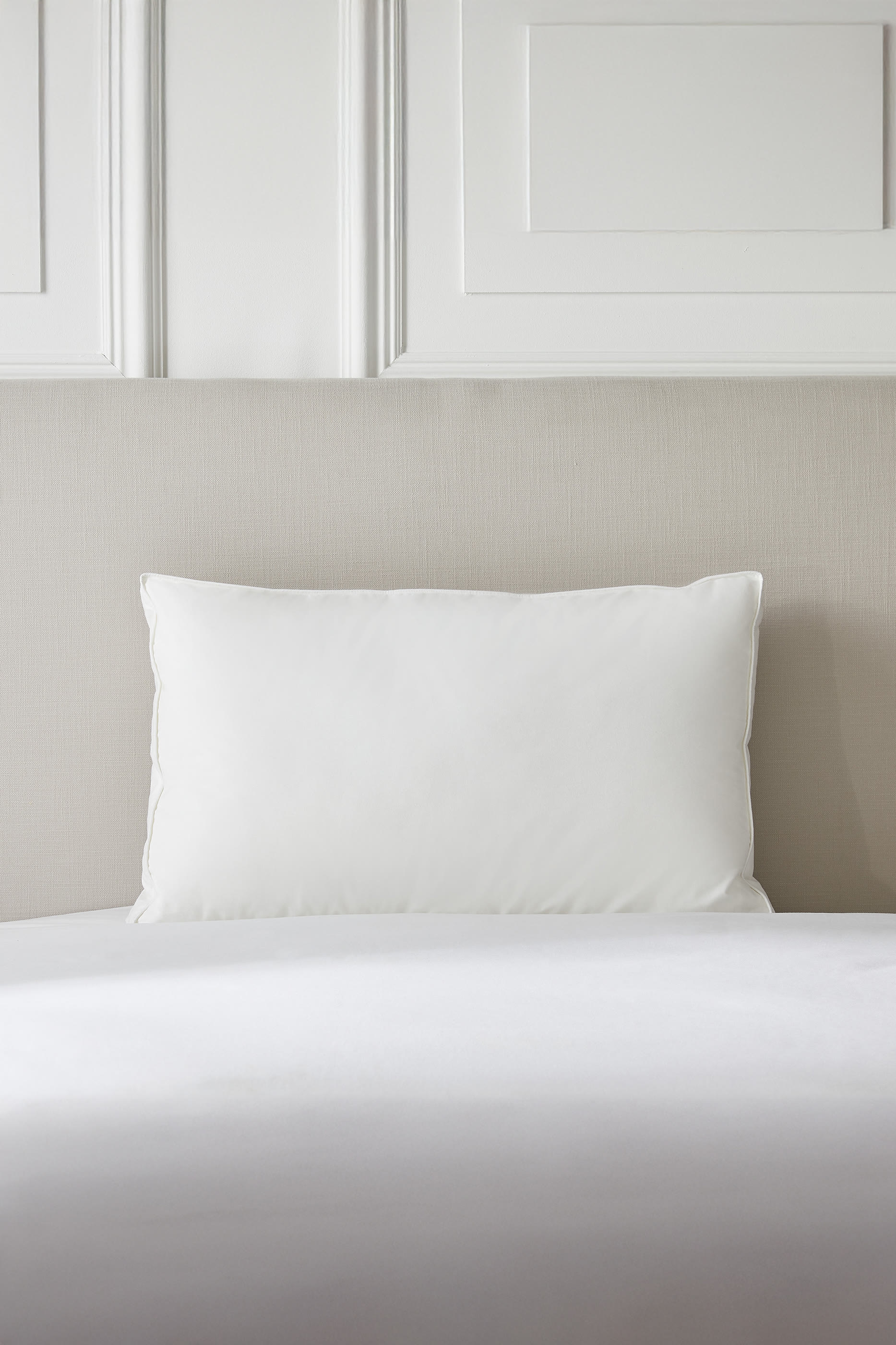 وسادة دعم فاخرة مبطنة بالزغب الصناعي للذين ينامون على الجانب