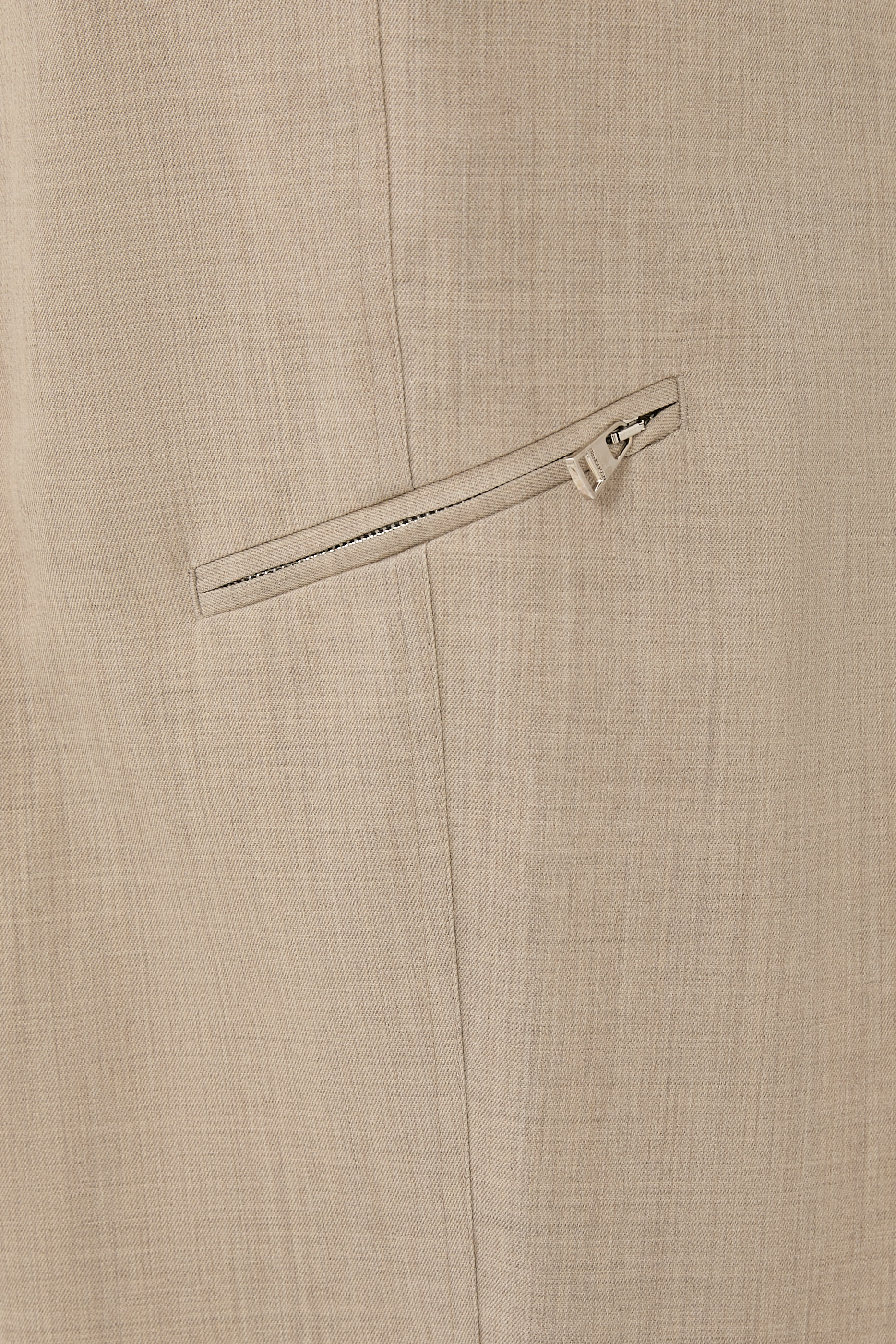 بنطال بقصة مريحة