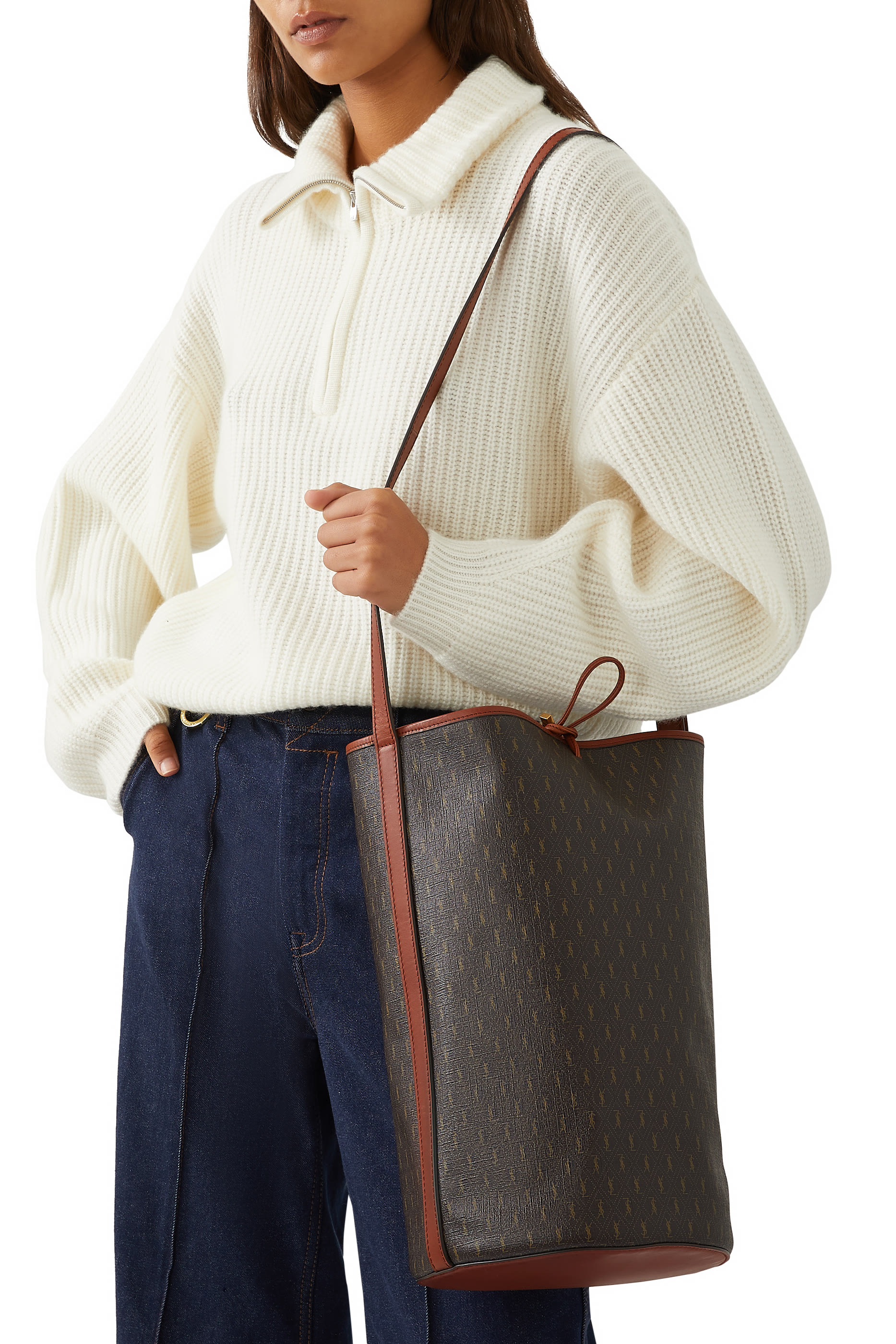 حقيبة باكيت لو مونوجرام