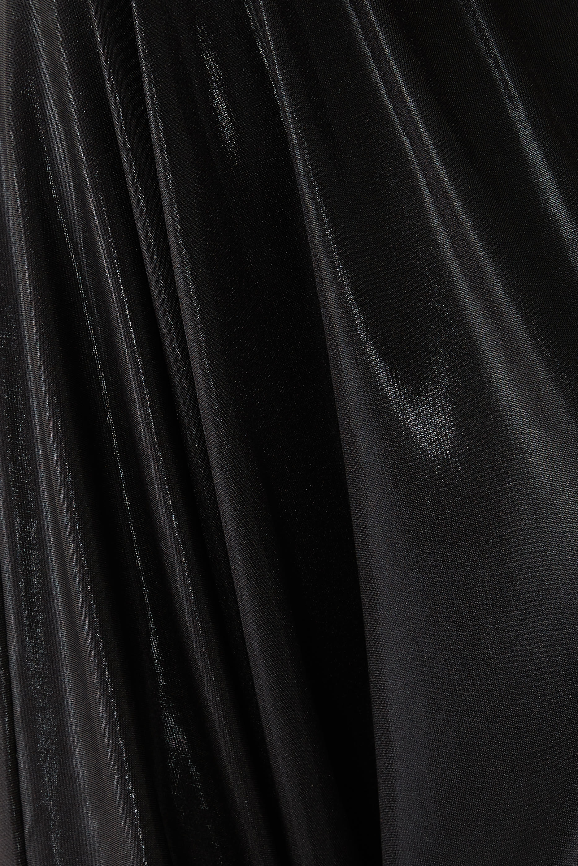 فستان سهرة دولان بقصة ذيل السمكة وياقة على شكل حرف V