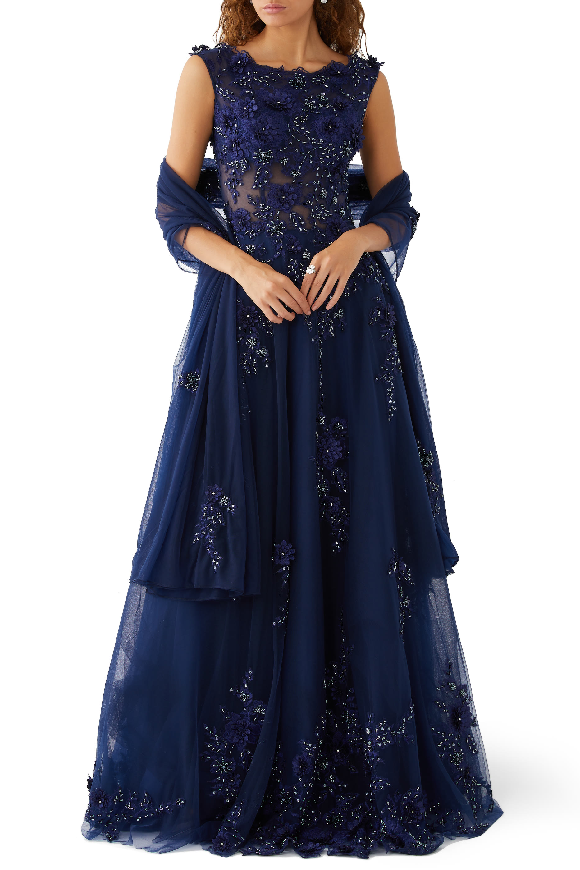 فستان سهرة طويل بلا أكمام