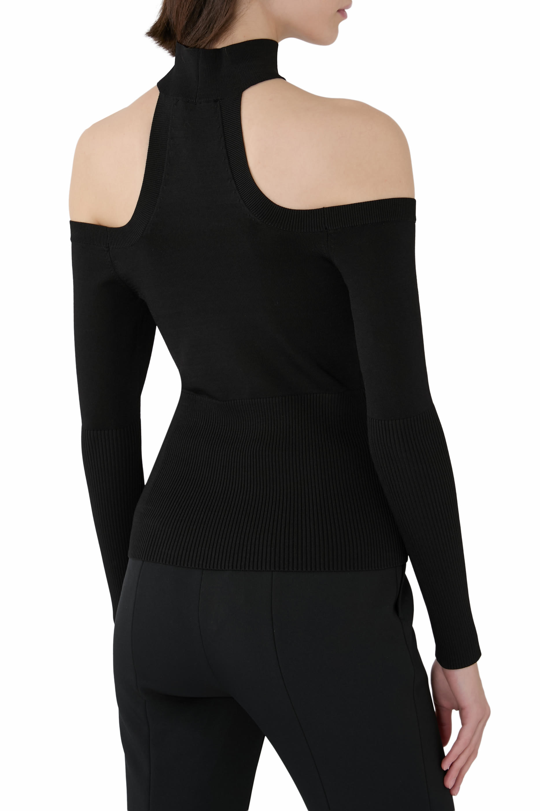 بلوزة ليلا بأكتاف مكشوفة