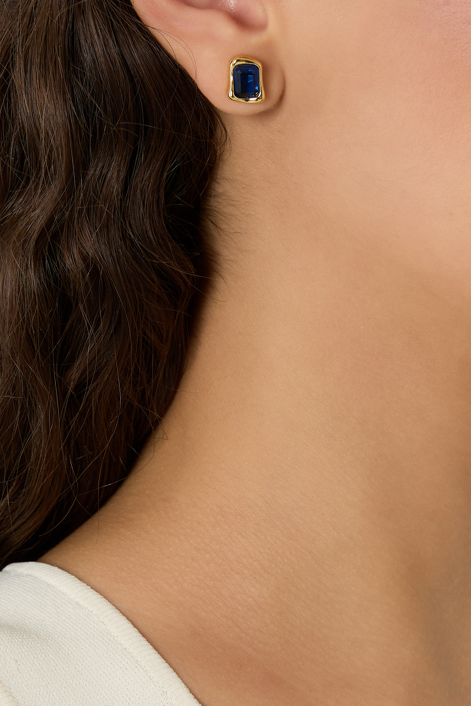 أقراط مولتن مرصعة بحجر زجاجي