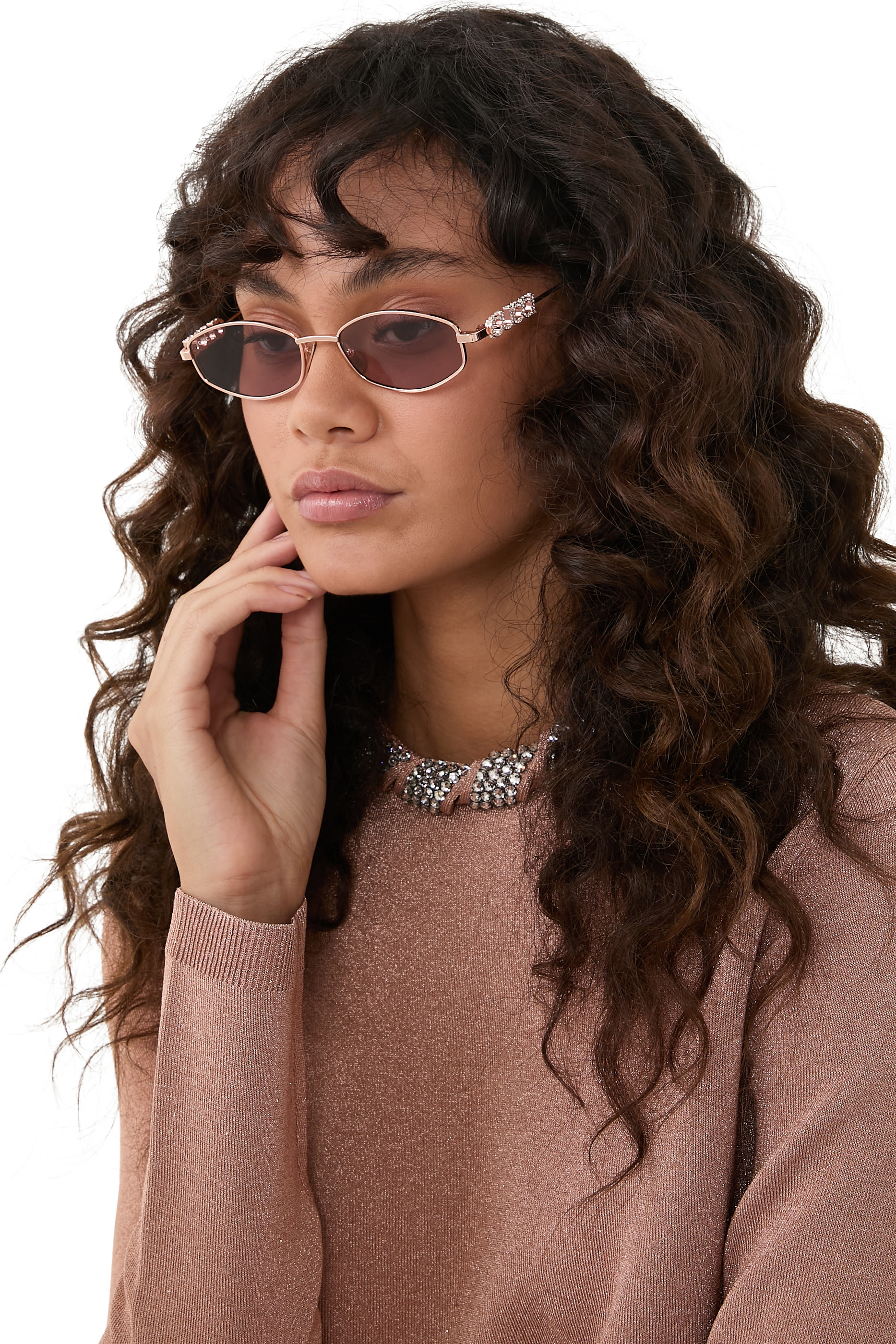 نظارة شمسية بإطار بيضاوي