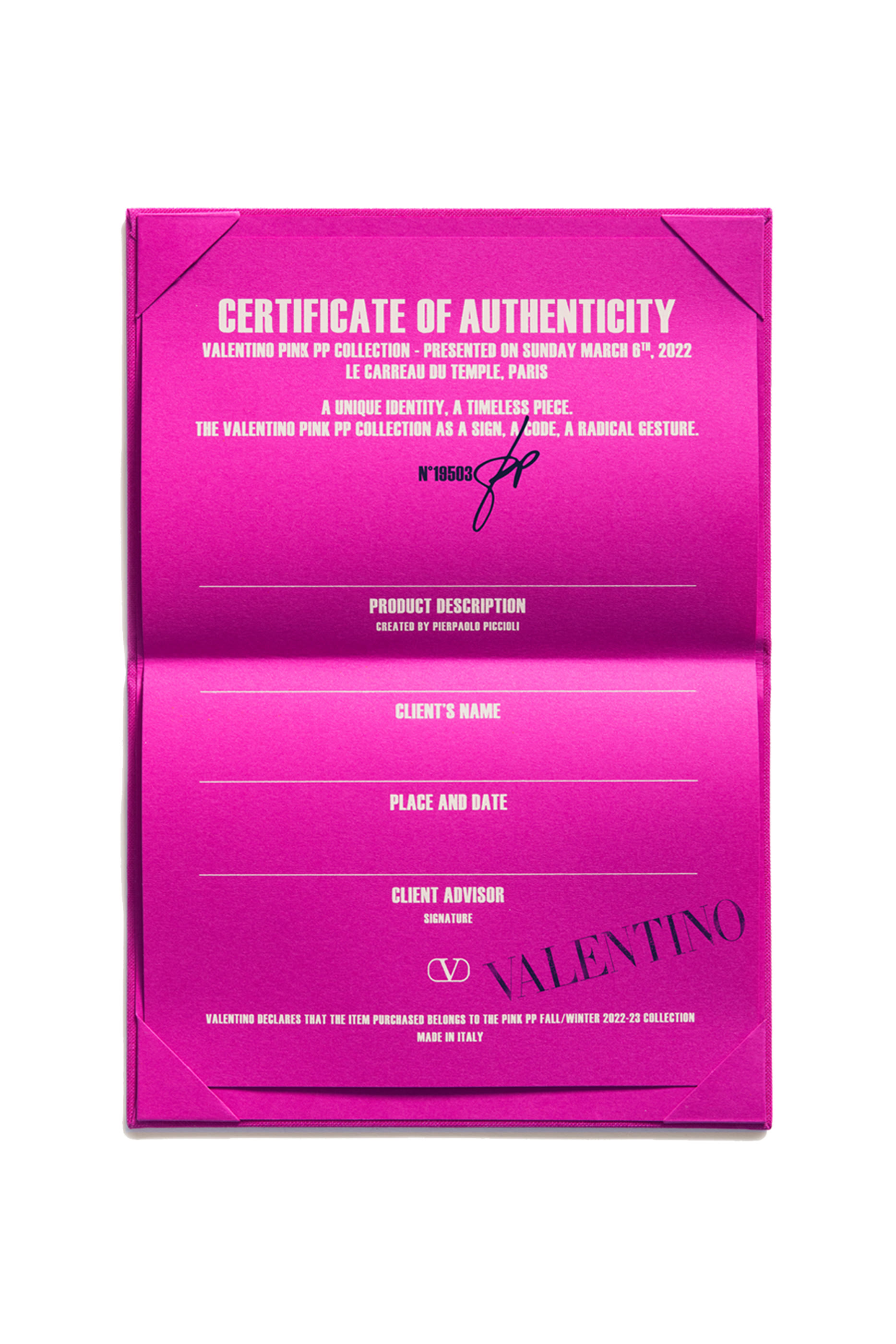 سنيكرز فالنتينو جارافاني بتصميم أسفل الكاحل وحلية