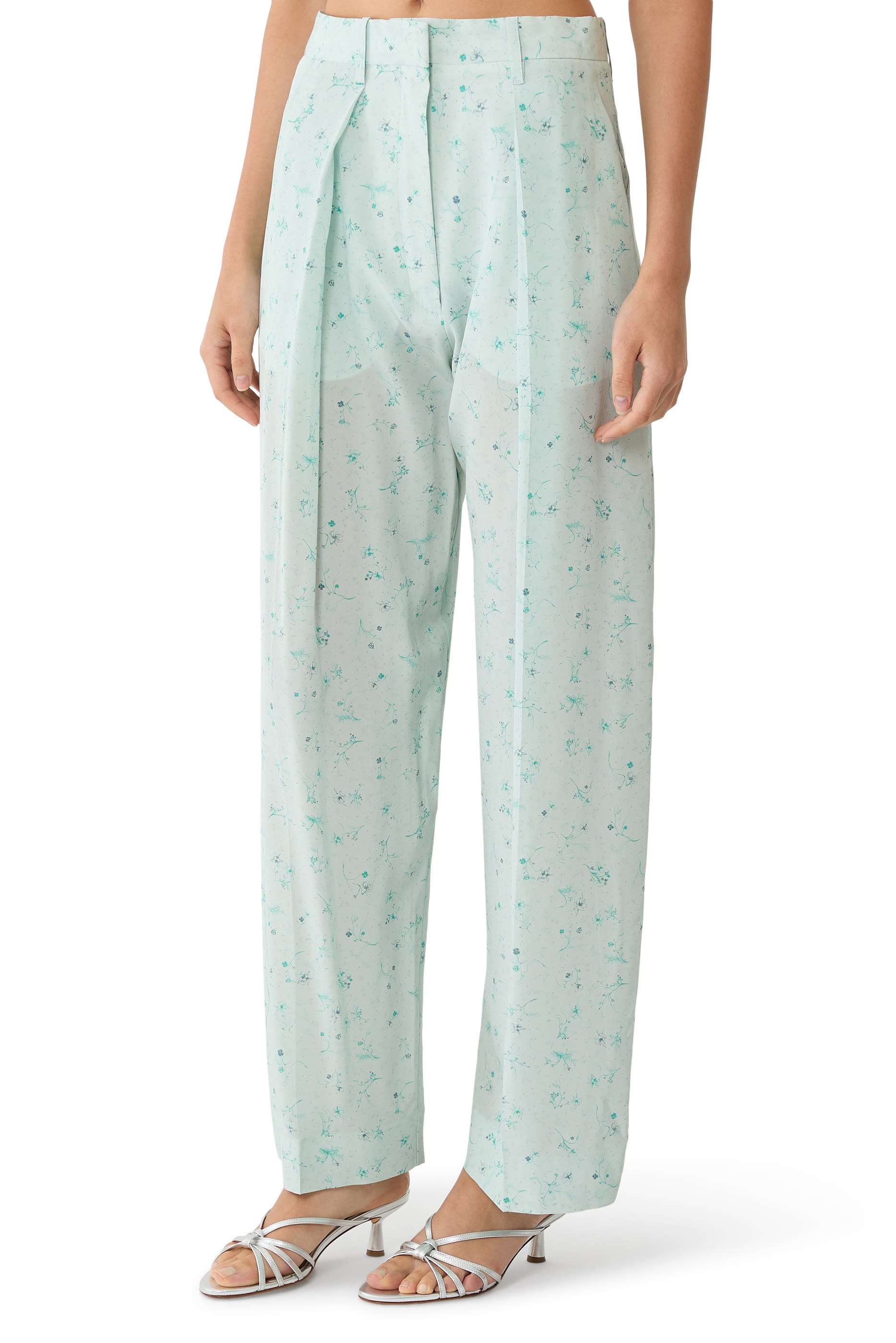 بنطال بقصة ساق واسعة