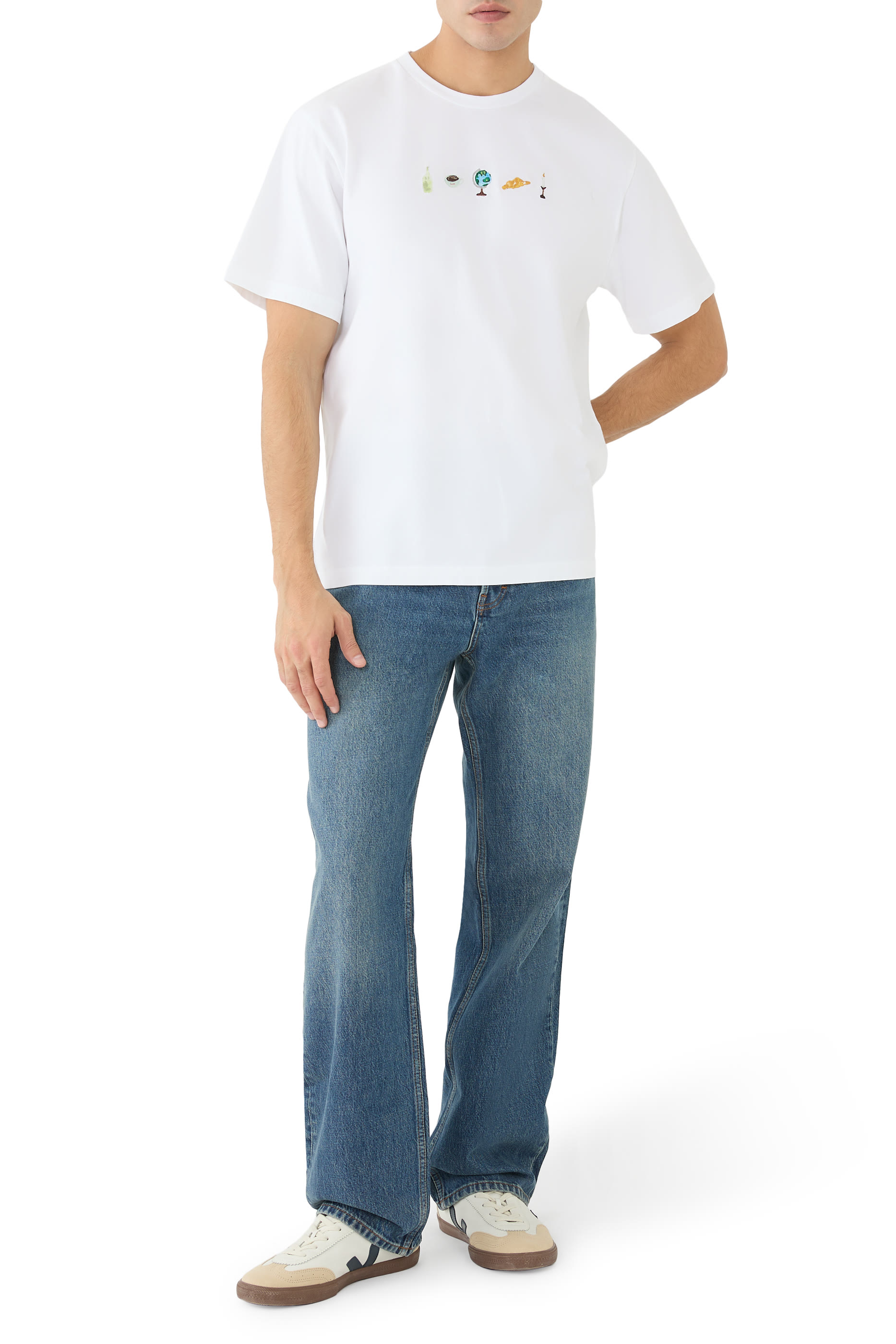 بنطال جينز بقصة مريحة