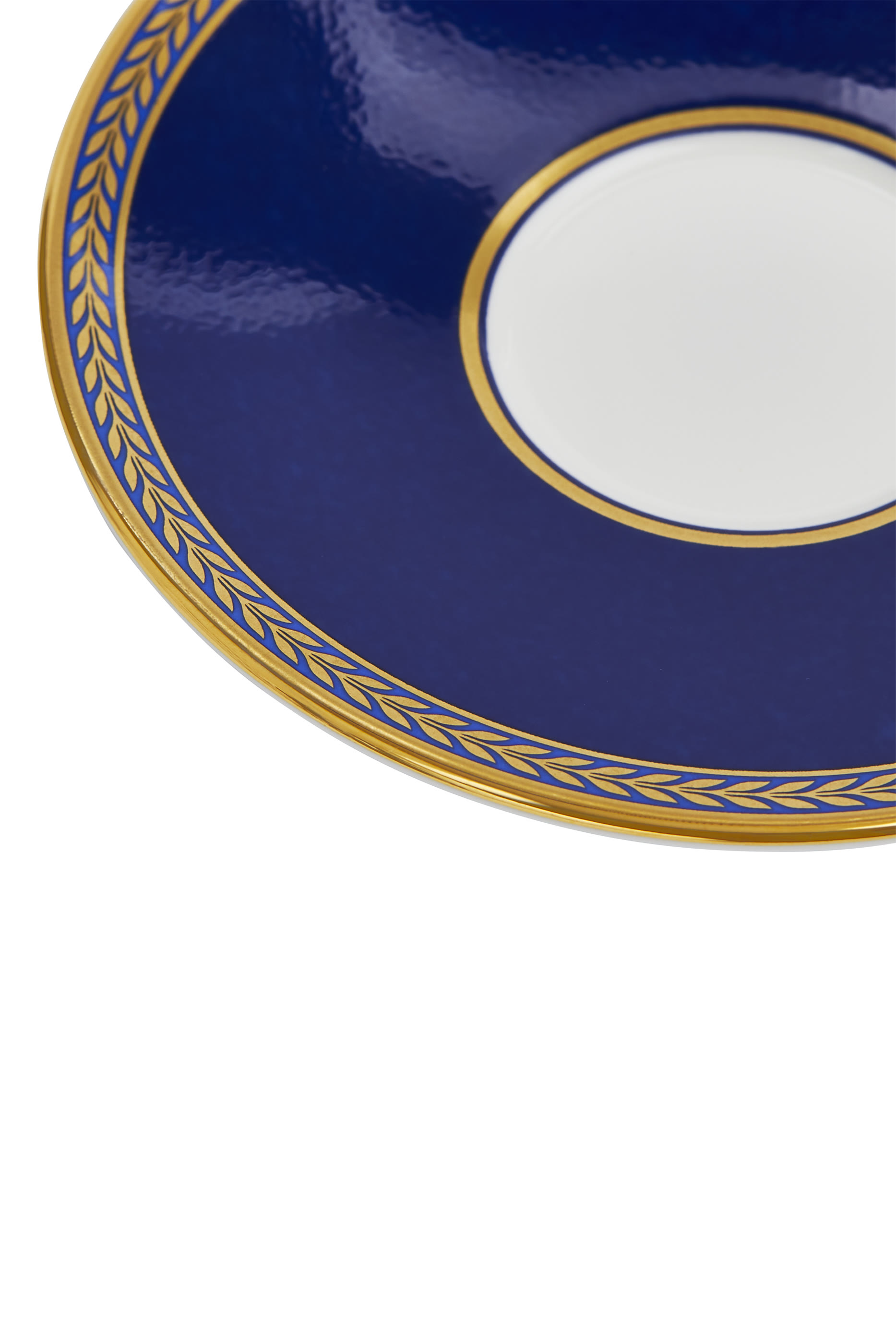 فنجان قهوة وطبق رينايسنس