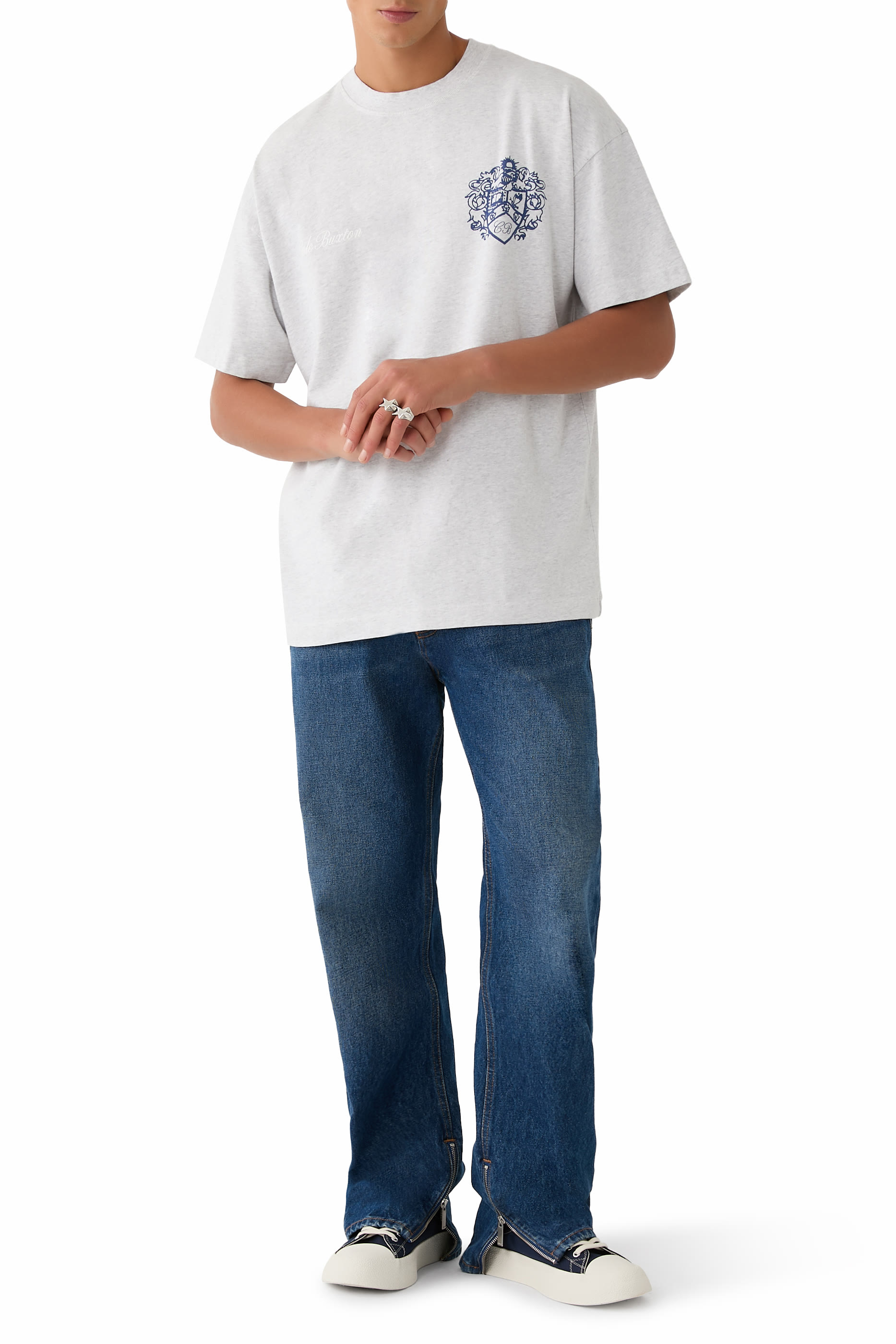 تيشيرت بنقشة شعار الماركة بتصميم جامعي