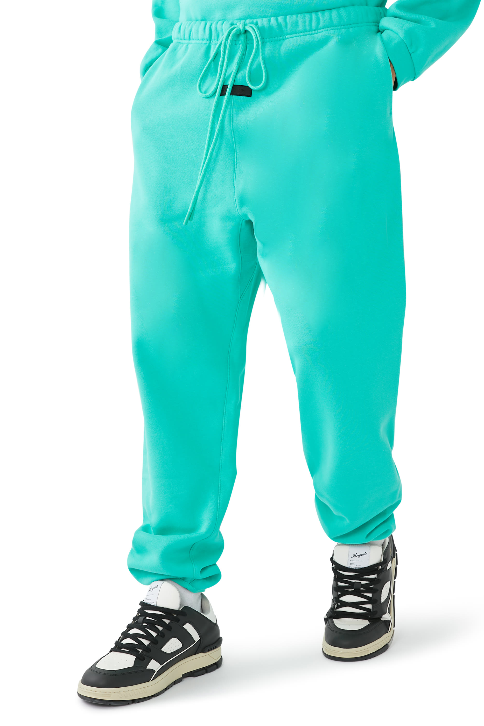 بنطال رياضي بشعار الماركة