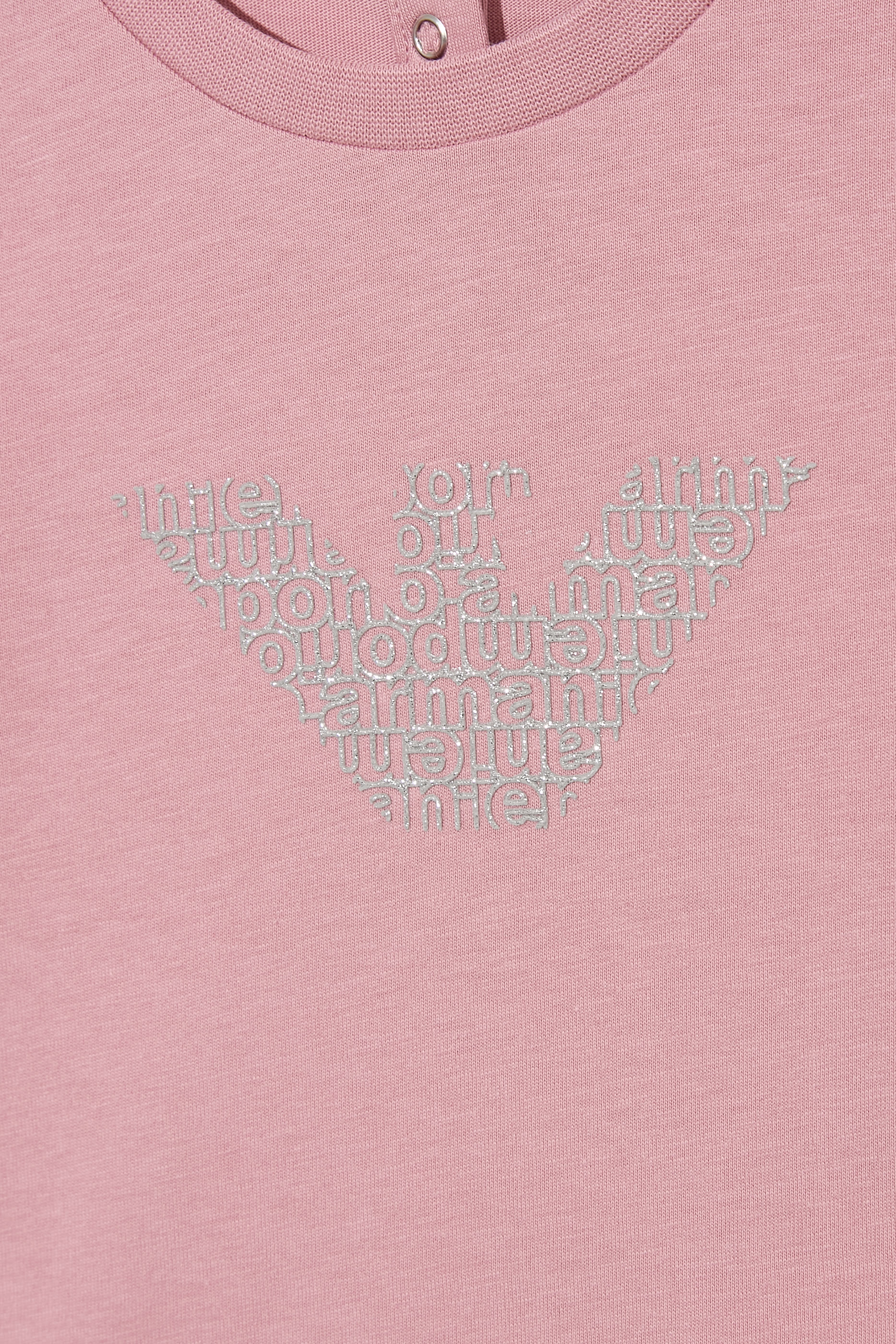 تيشيرت بشعار الماركة للأطفال