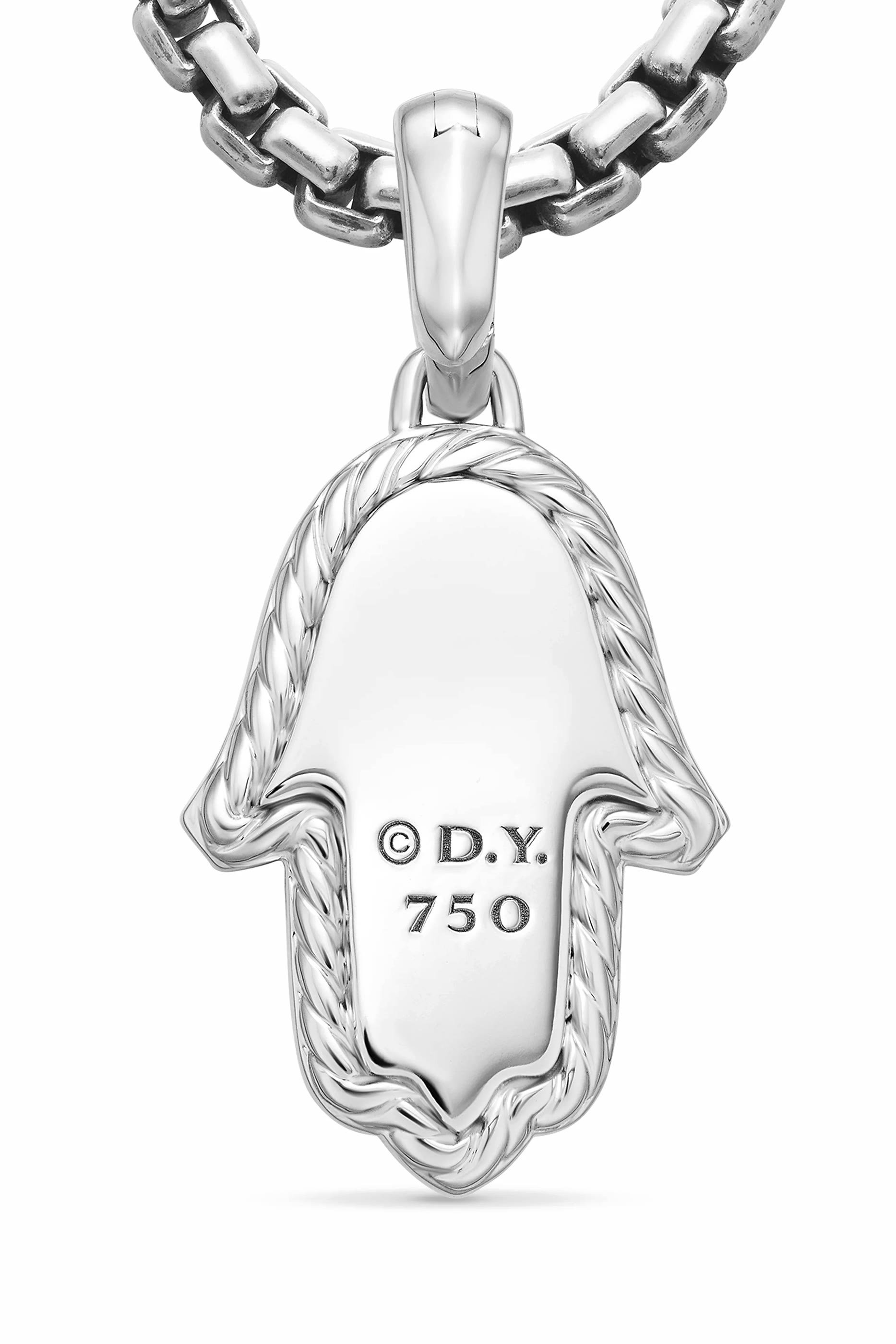 حلية بتصميم كف مرصعة بالماس والياقوت