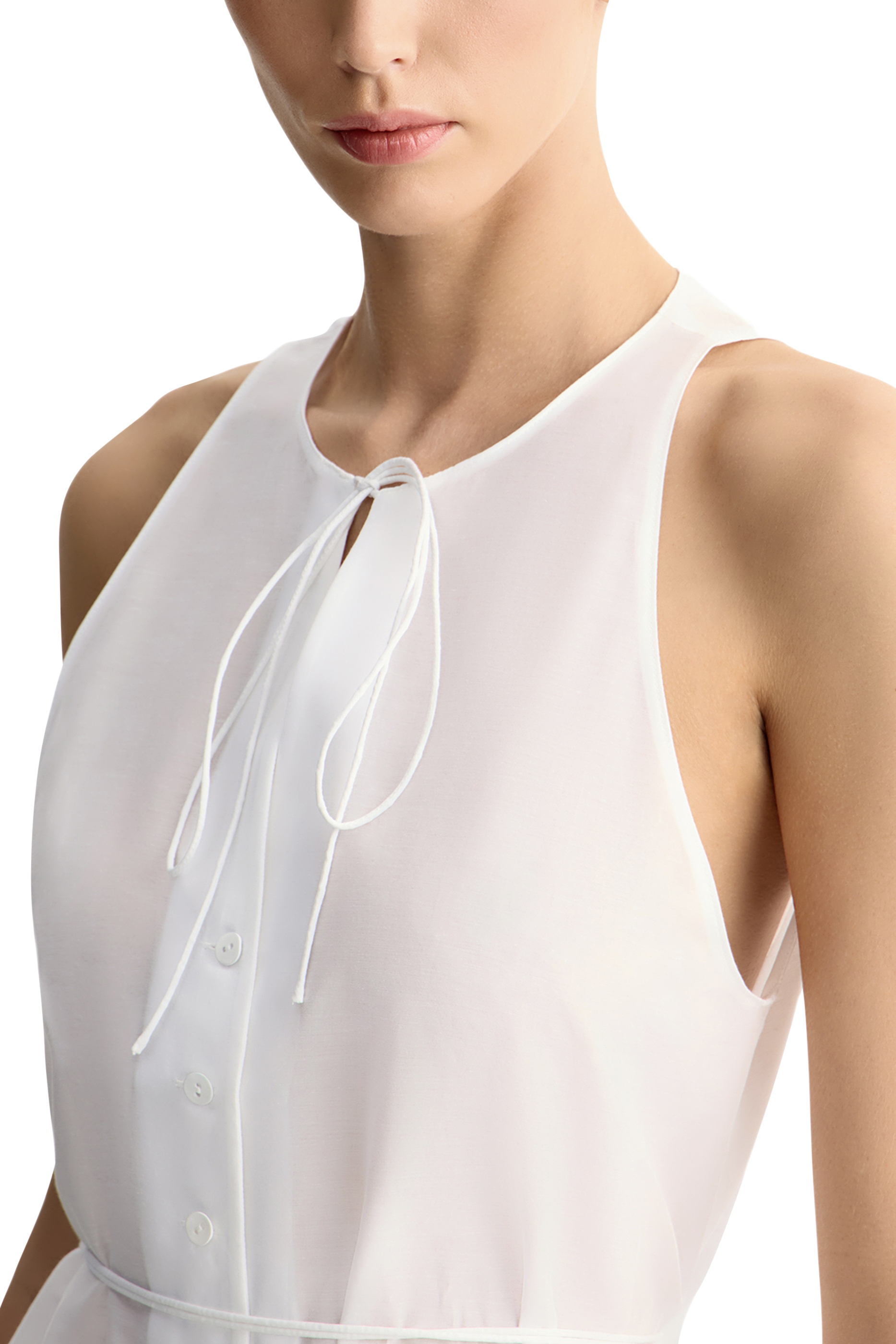 بلوزة بأزرار للإغلاق وحزام