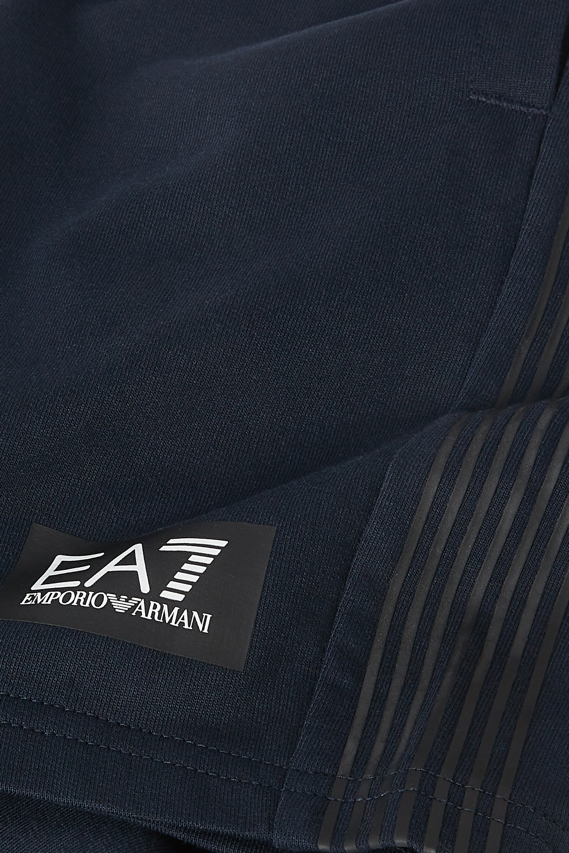 شورت بشعار الماركة للأطفال