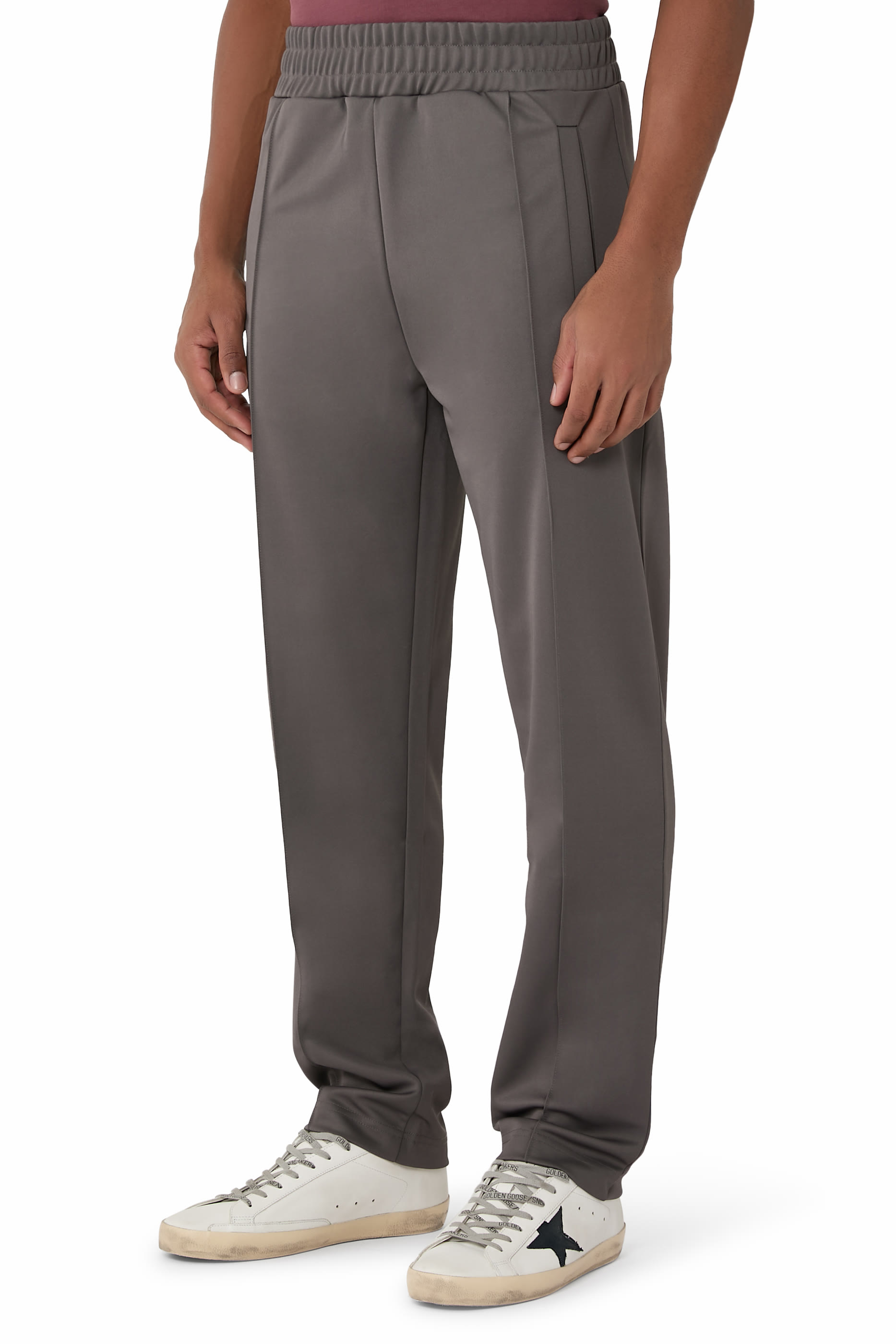 بنطال رياضي بشعار الماركة المقوس في الخلف