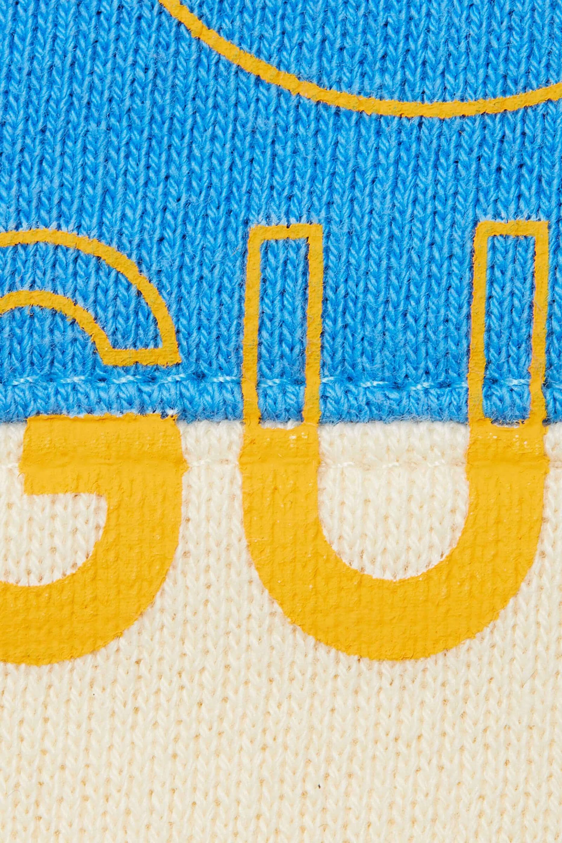 جاكيت بسحاب وشعار الماركة وتصميم مقسم بألوان