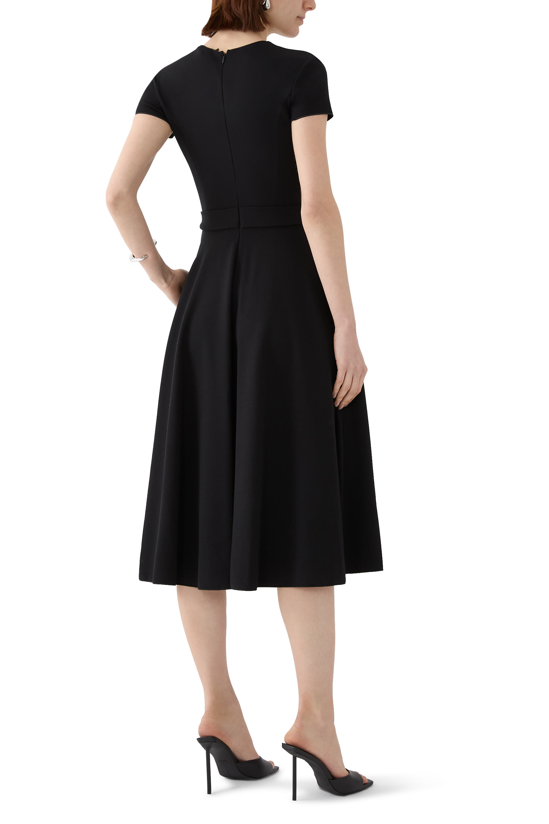 فستان بأكمام قصيرة ونصف سحاب