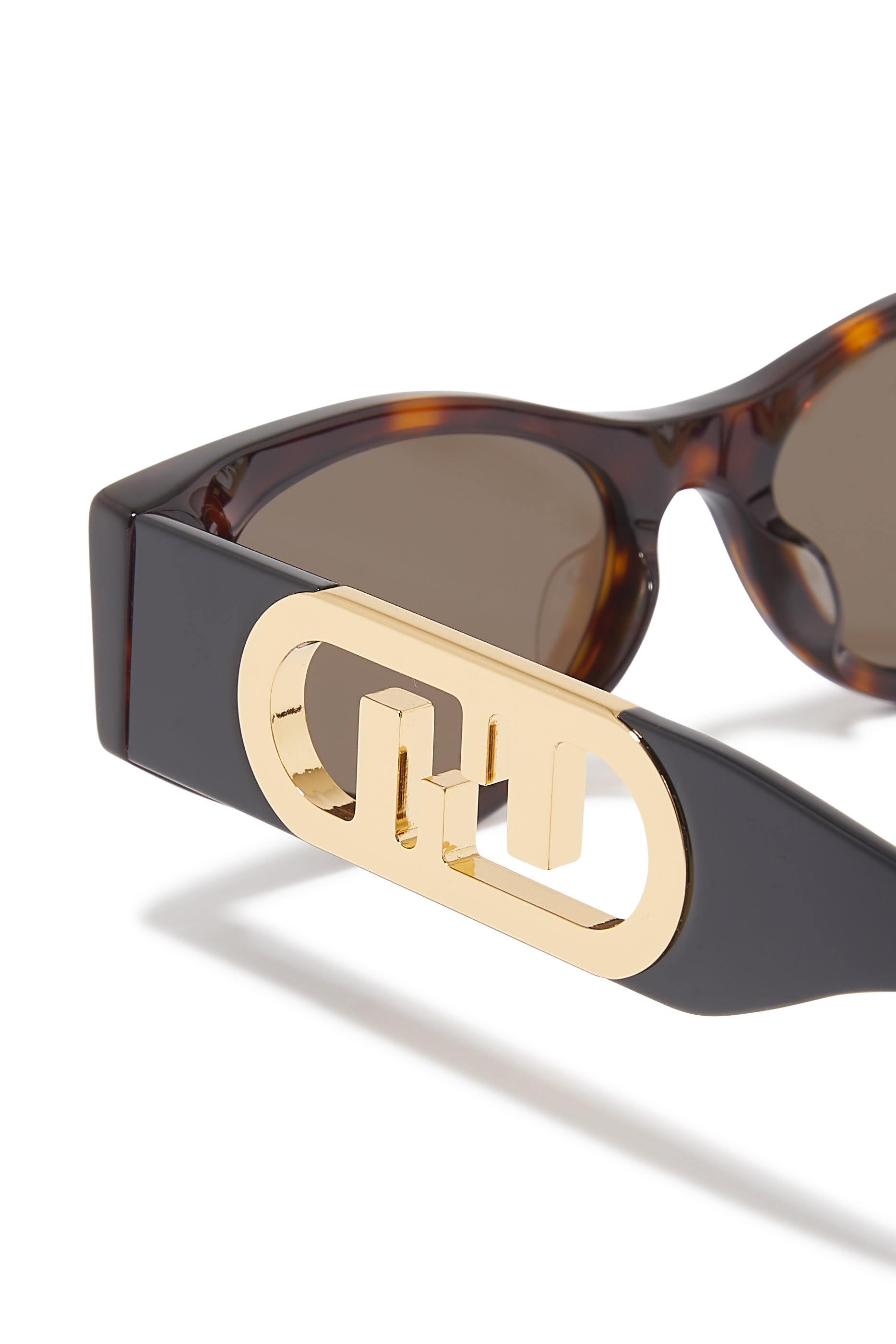 نظارة شمسية بتصميم عين قطة وزخارف "O'Lock"