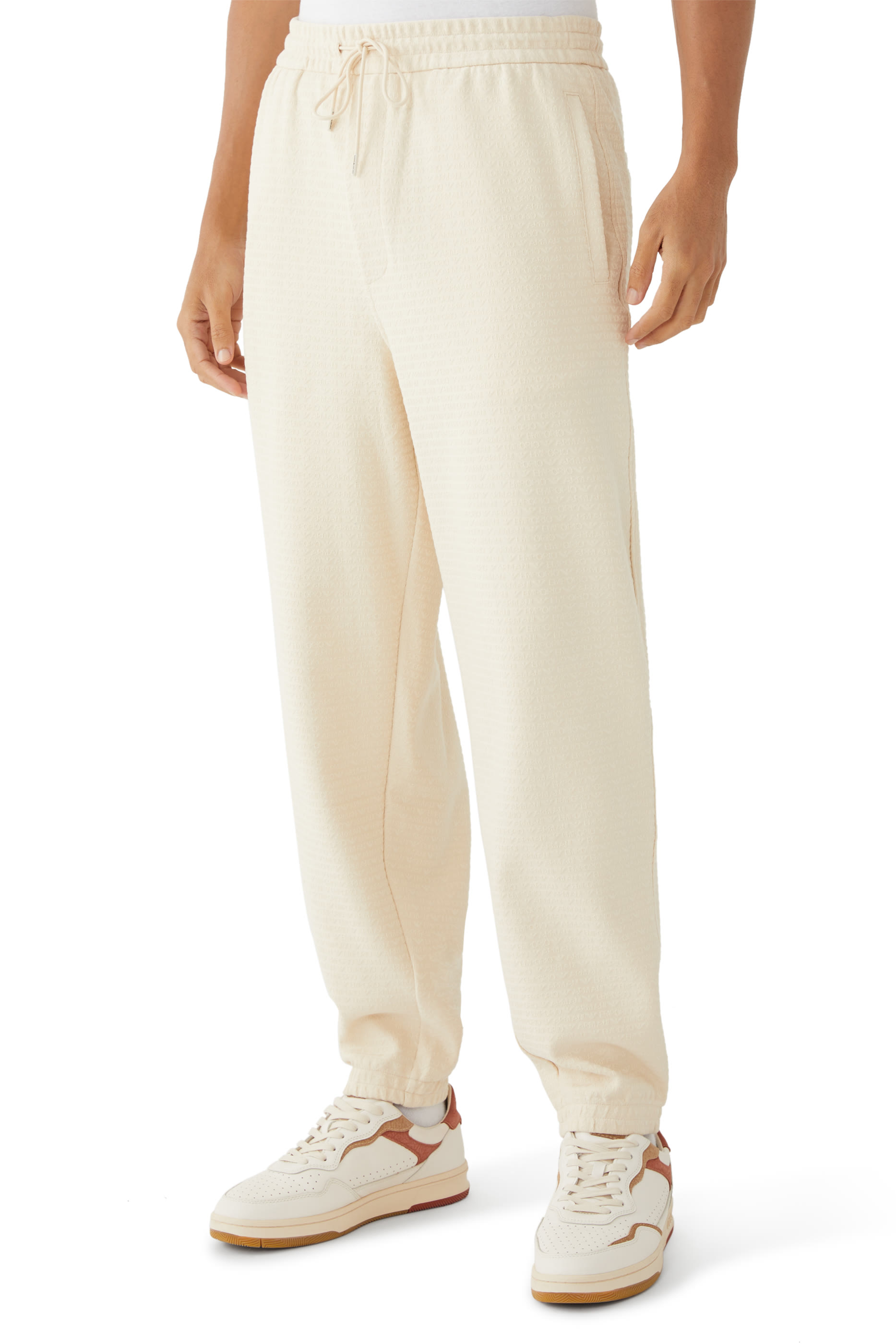 بنطال رياضي برياط تضييق وشعار الماركة صغير