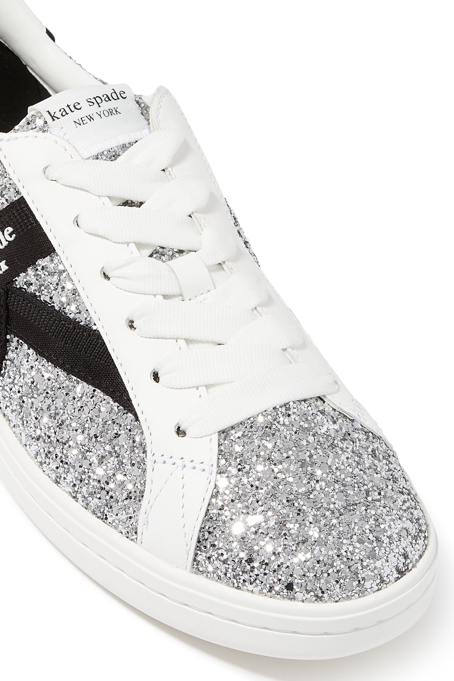 سنيكرز بحرف شعار الماركة