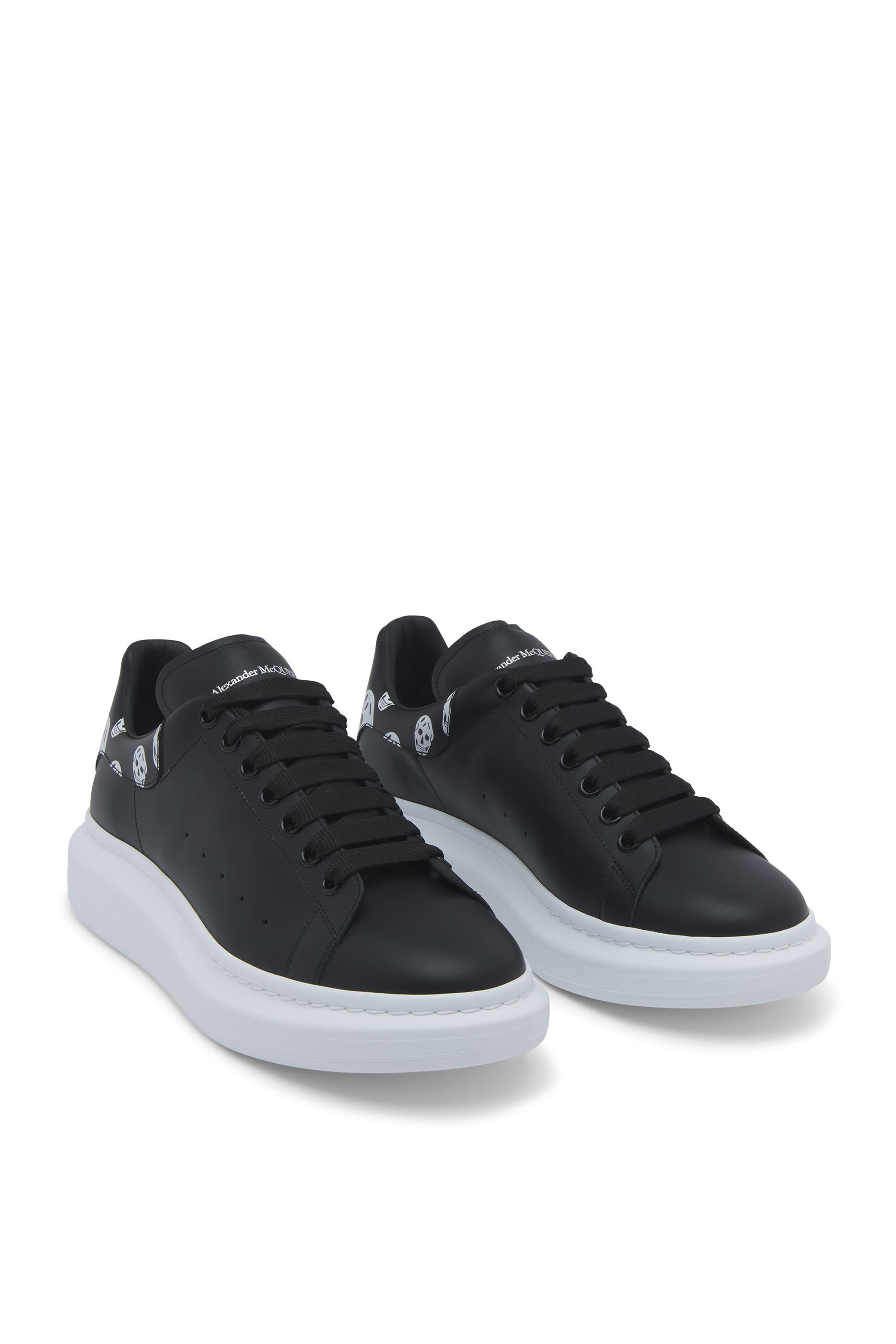 سنيكرز بنعل عريض