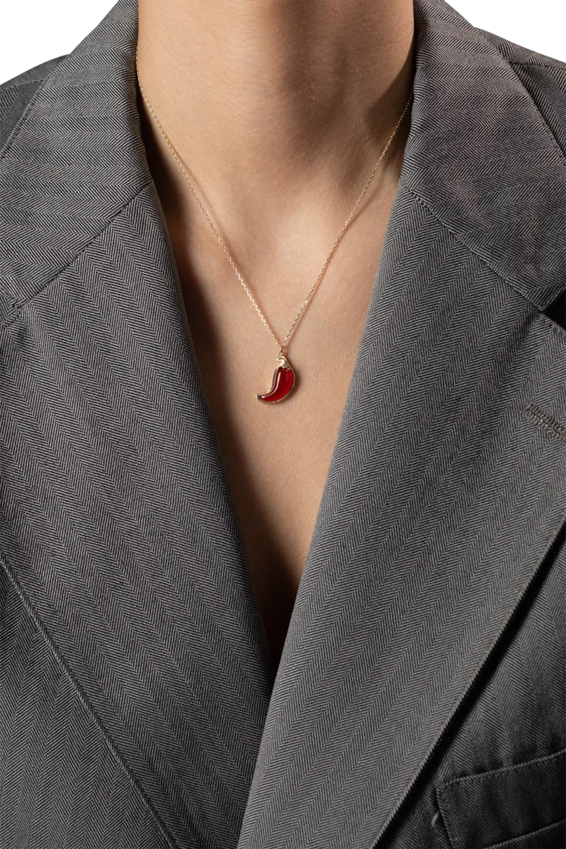 حلية بوش سبايس 2.0 مرصعة بالعقيق الأحمر والزمرد بافيه، ذهب أصفر عيار 18