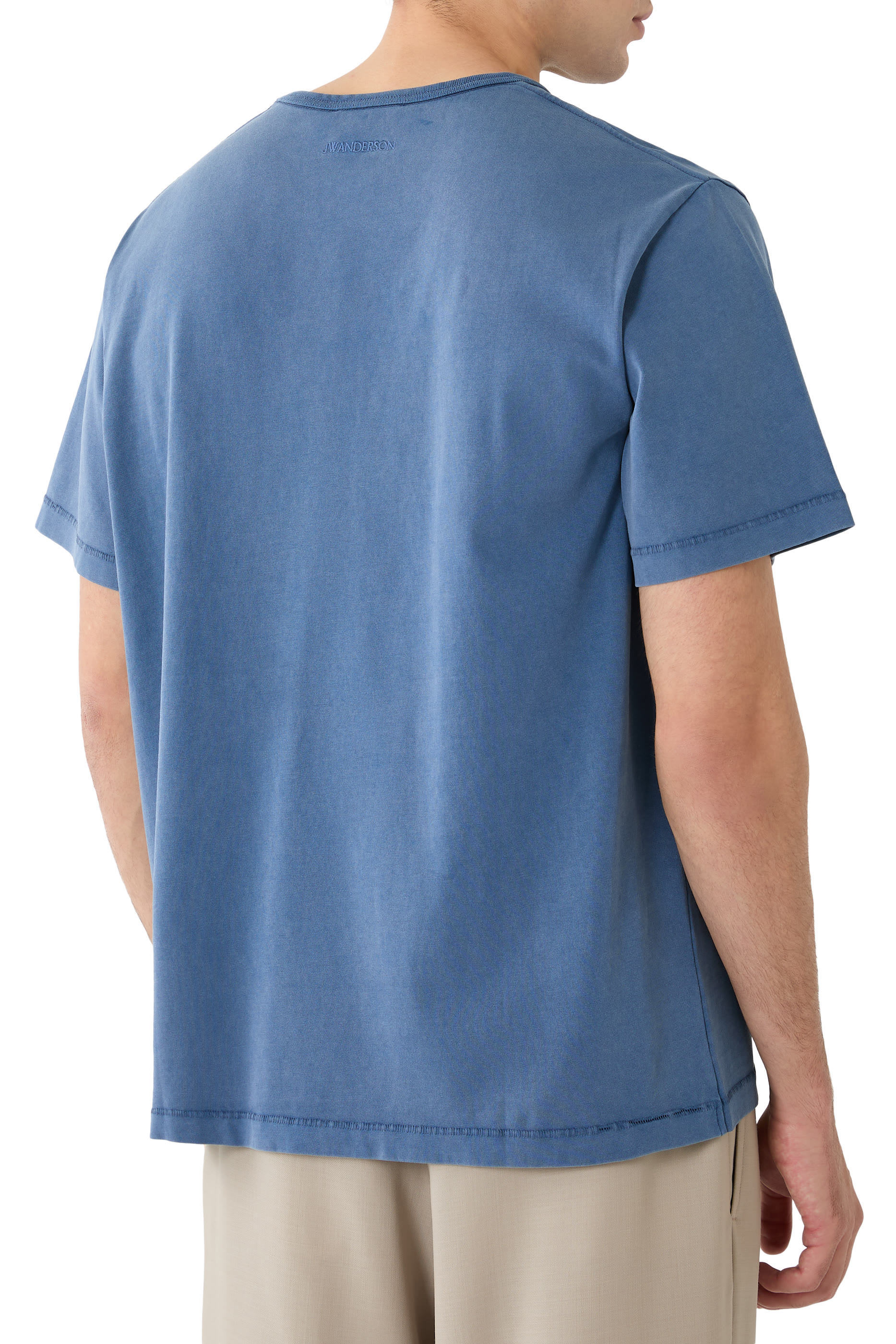 تيشيرت بطبعة ضفدع يتلصص