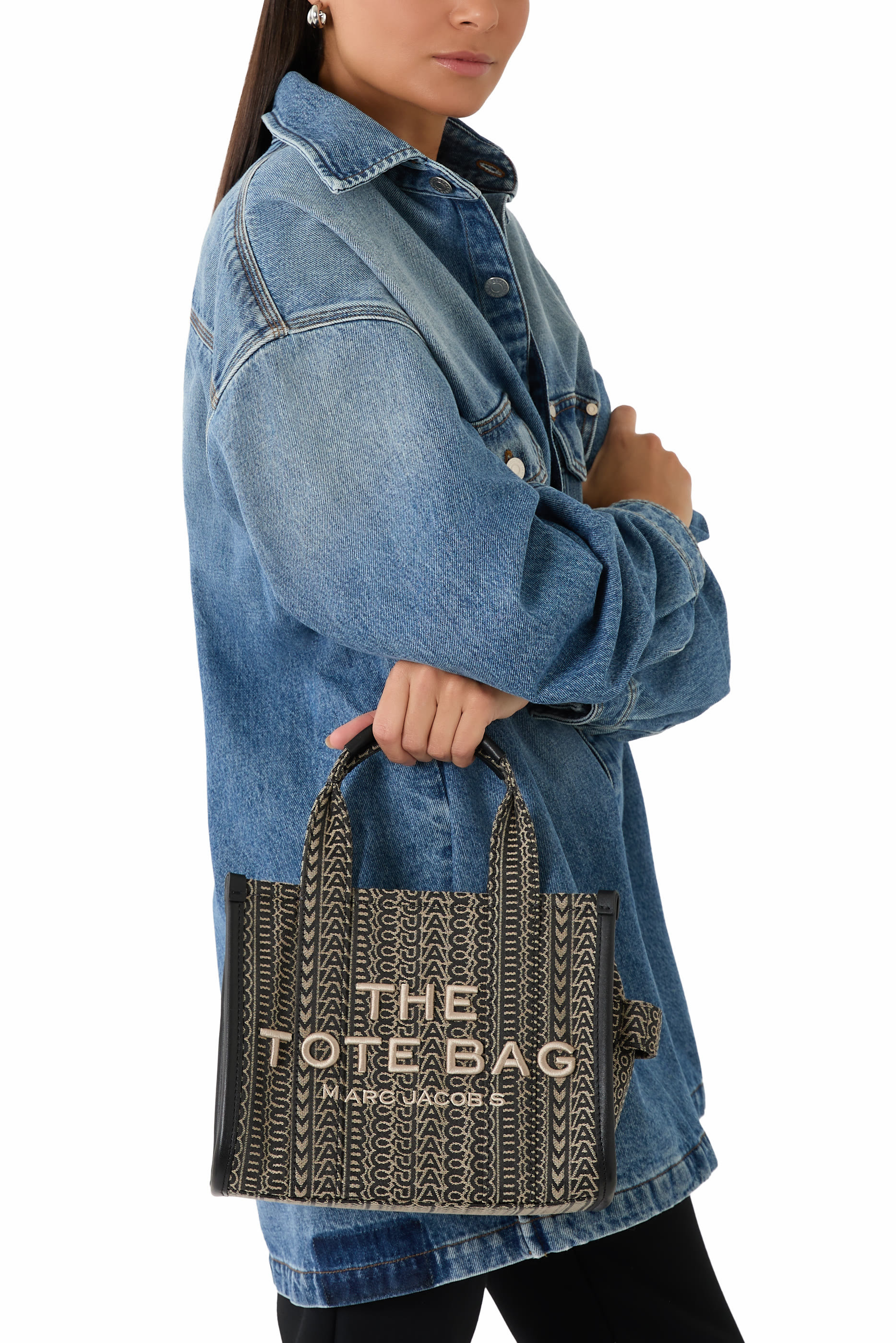 حقيبة يد صغيرة بحروف شعار الماركة جاكار