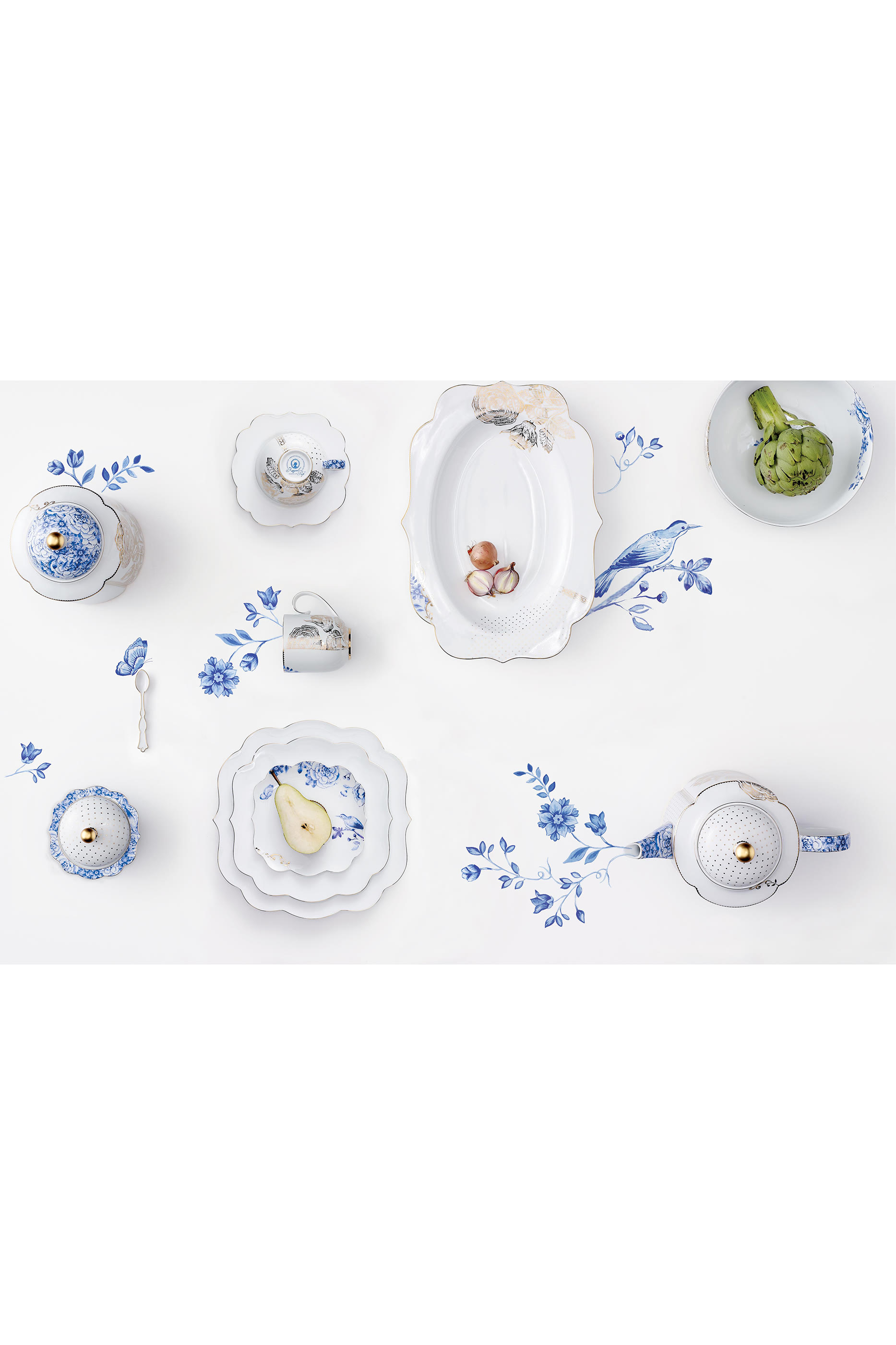 طبق تقديم رويال وايت بتصميم بيضاوي